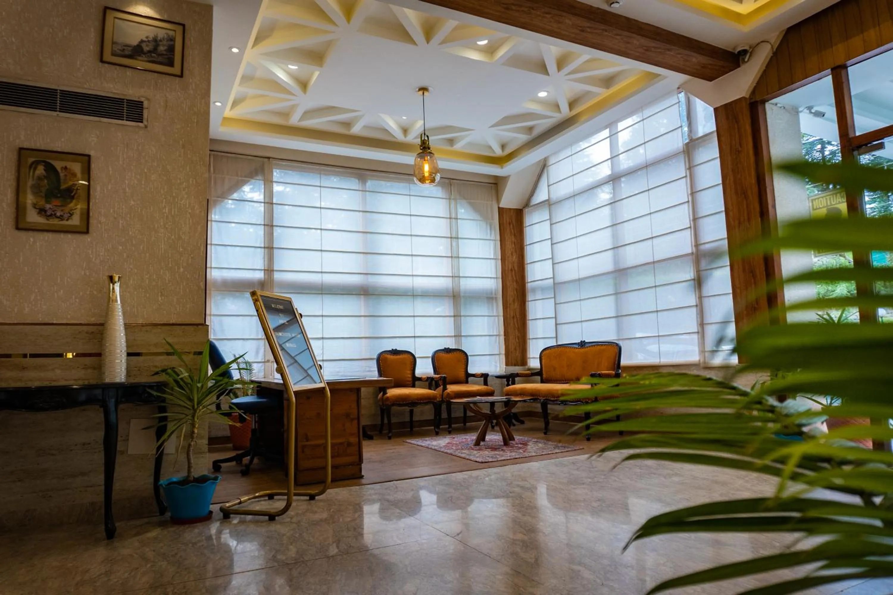 Seating area in Hotel Snowcrests Manor