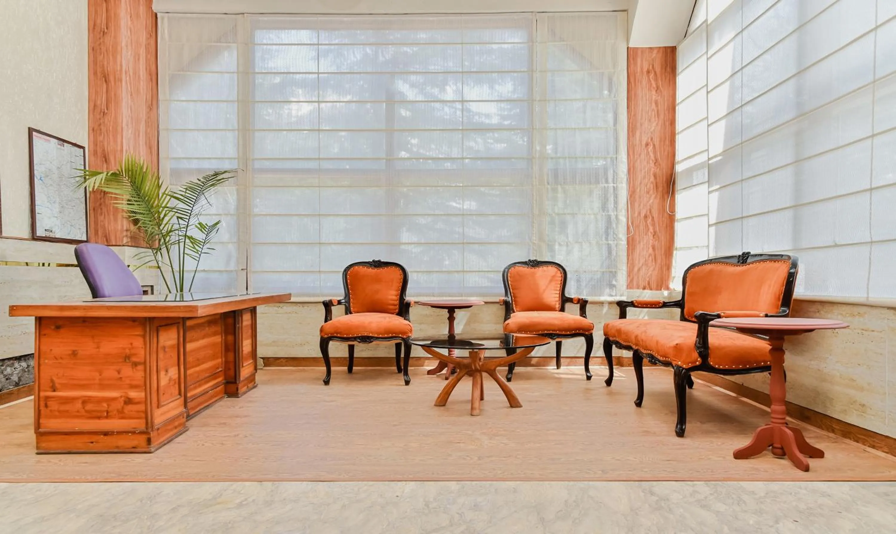 Lobby or reception in Hotel Snowcrests Manor