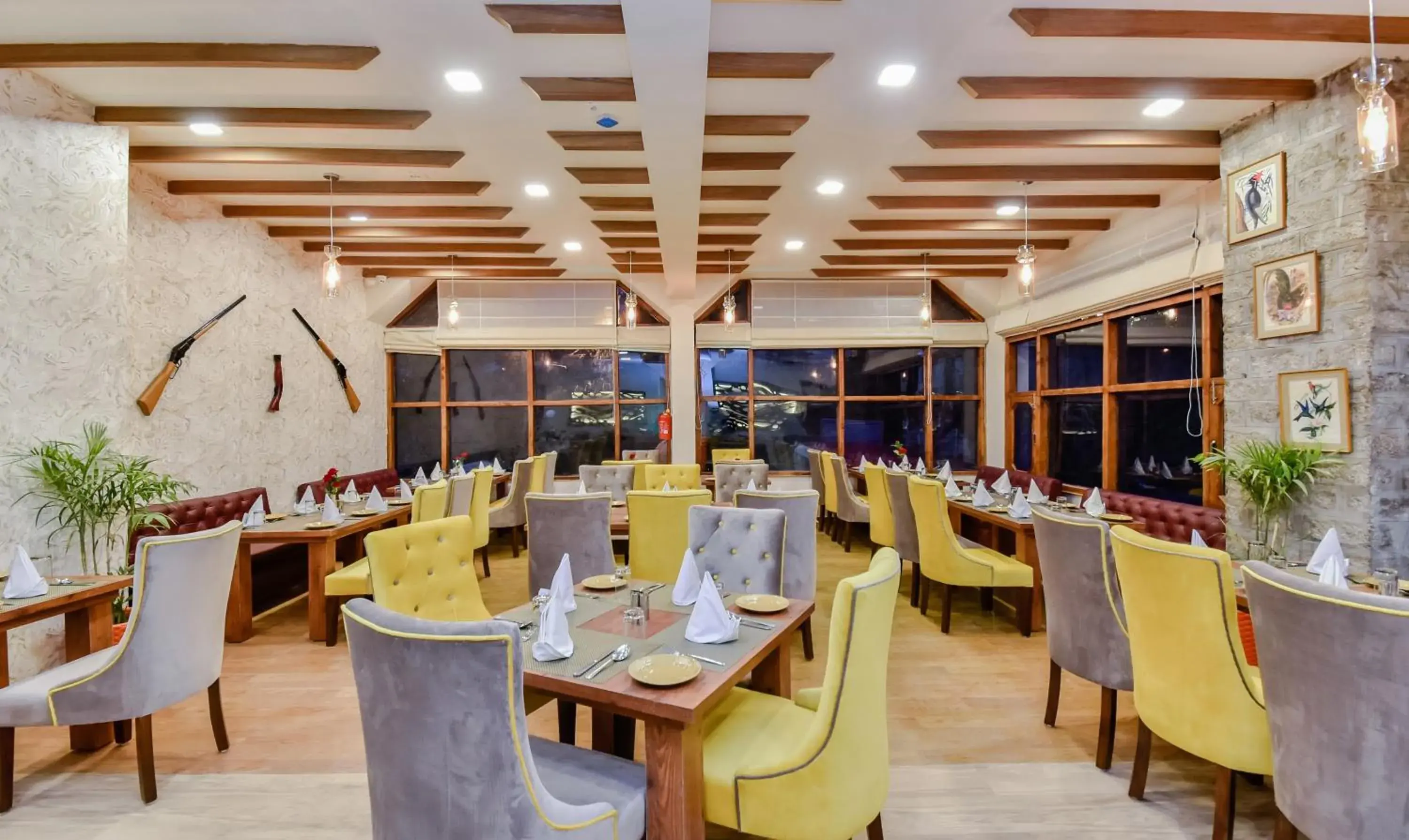 Restaurant/places to eat in Hotel Snowcrests Manor Restaurant/places to eat in Hotel Snowcrests Manor