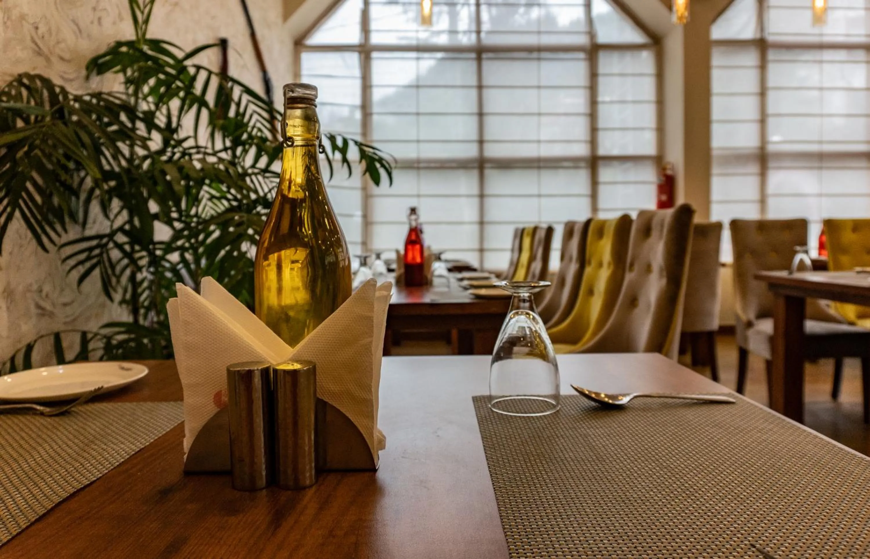 Dining area in Hotel Snowcrests Manor
