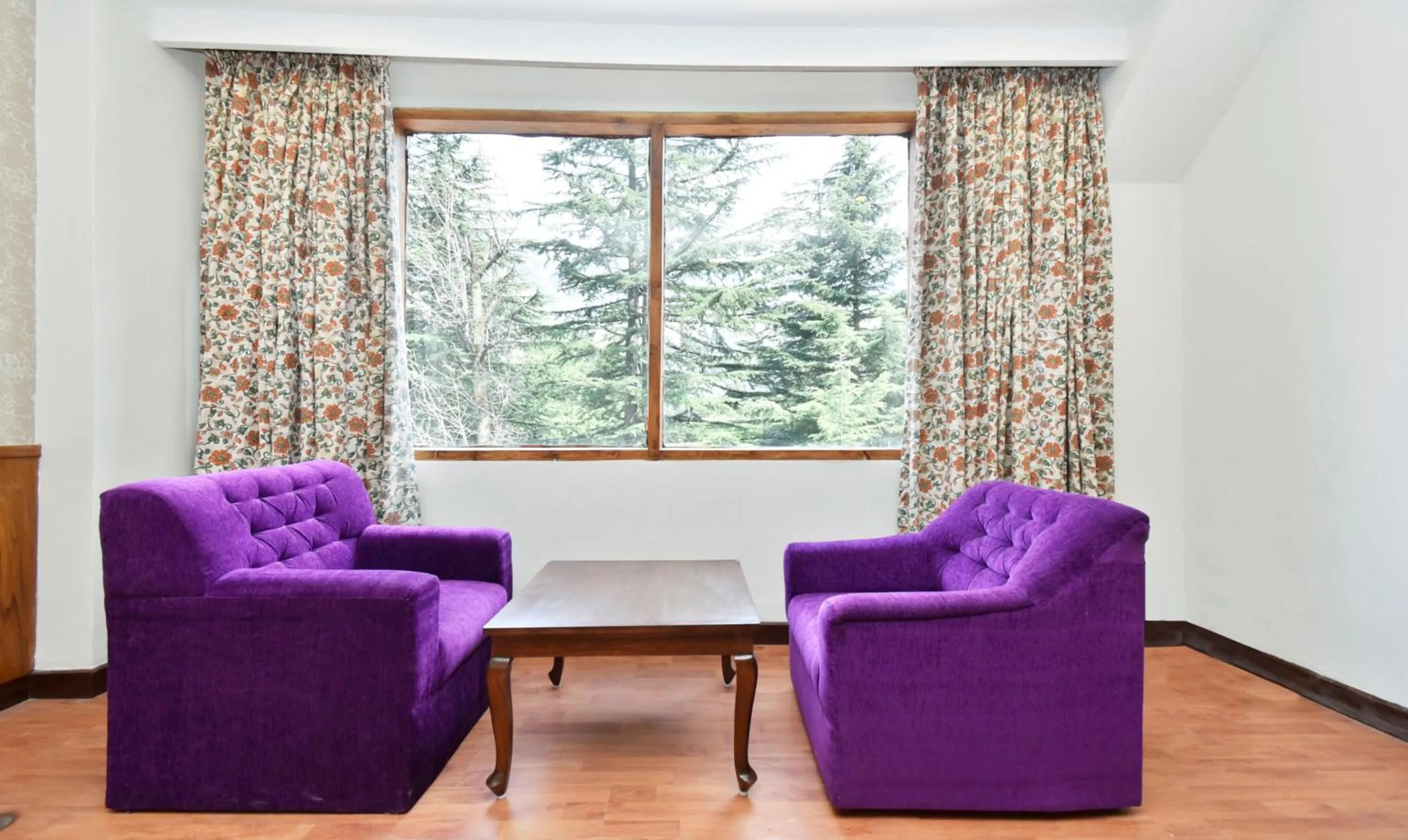 Seating area in Hotel Snowcrests Manor