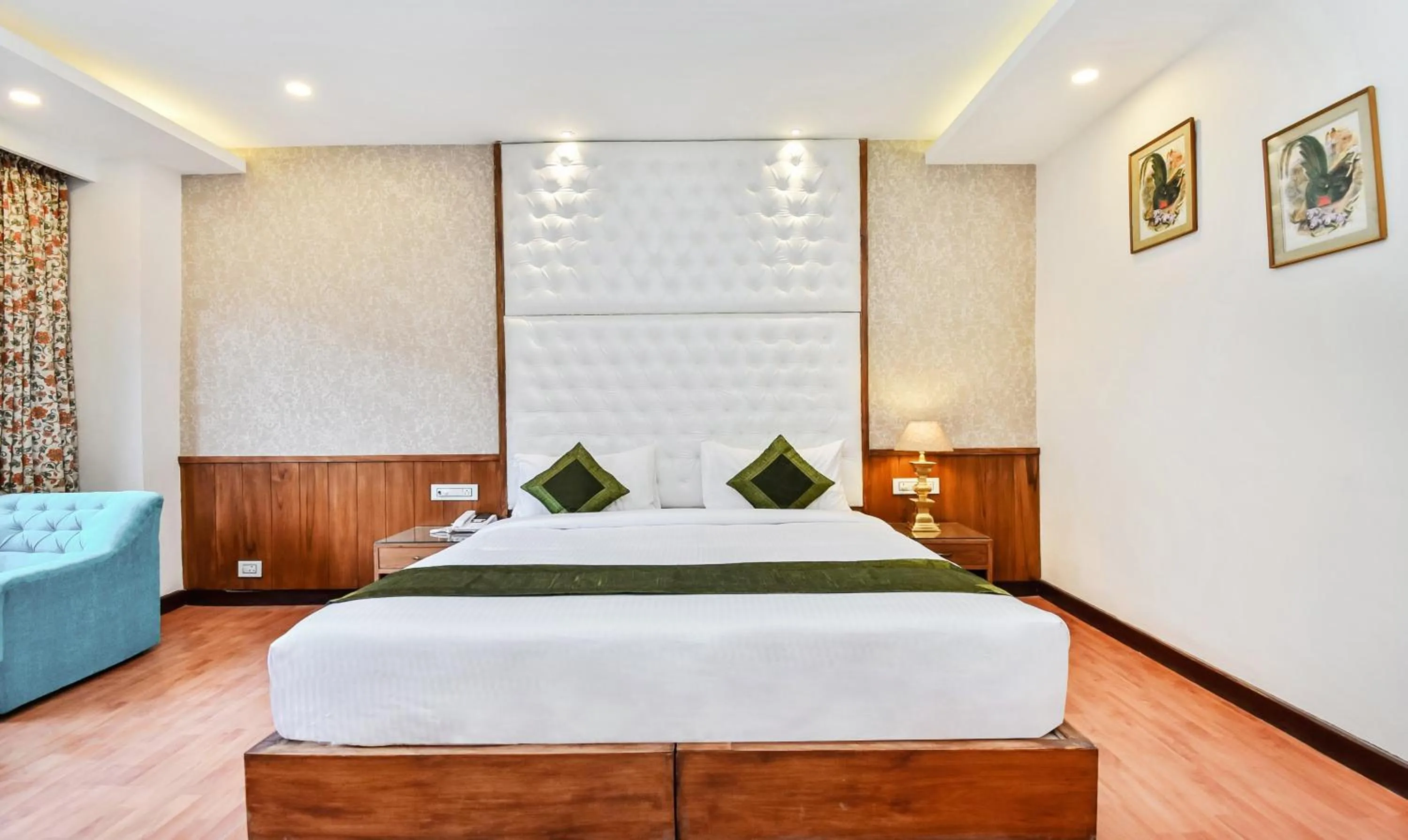 Photo of the whole room, Bed in Hotel Snowcrests Manor