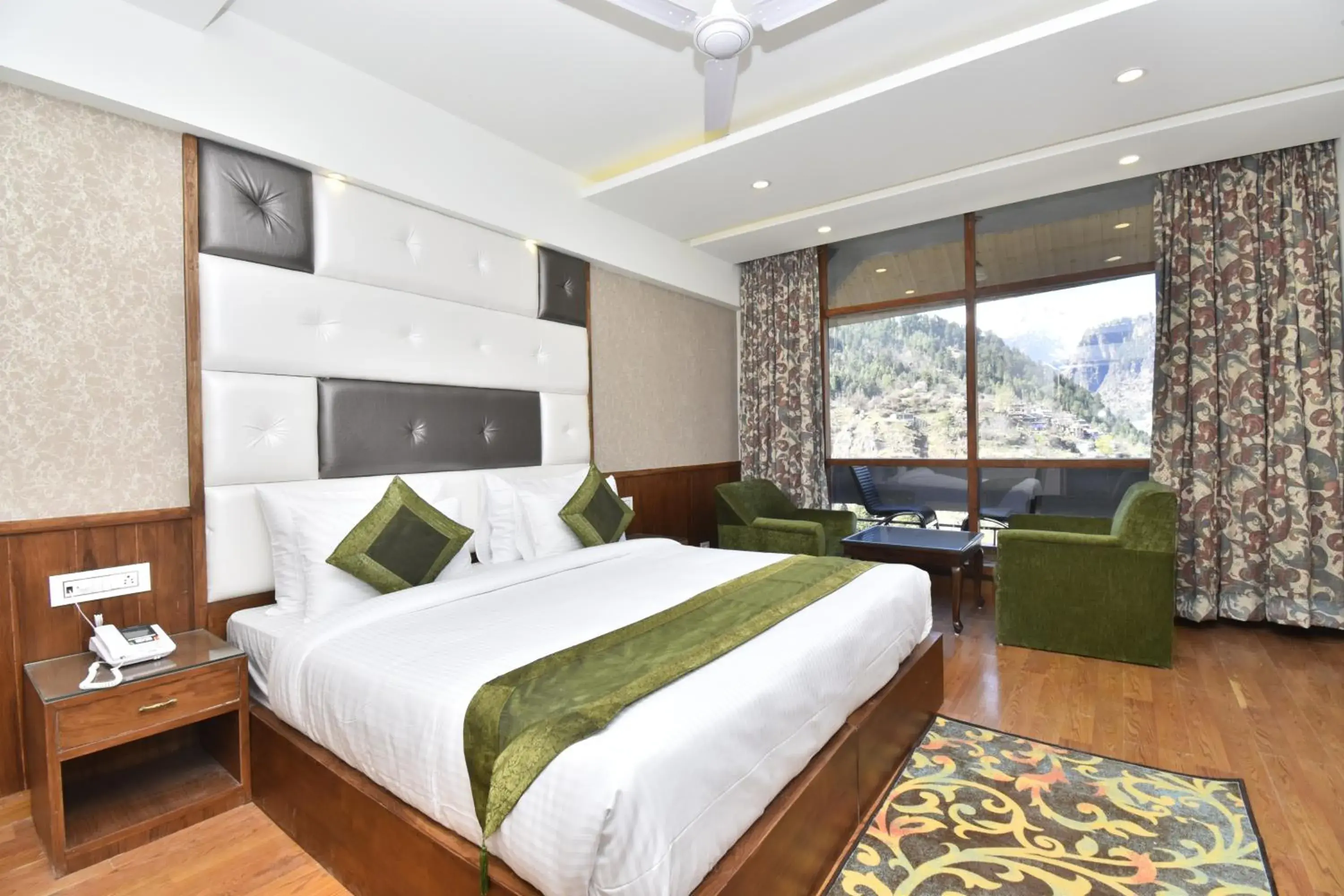 Photo of the whole room, Bed in Hotel Snowcrests Manor Photo of the whole room, Bed in Hotel Snowcrests Manor