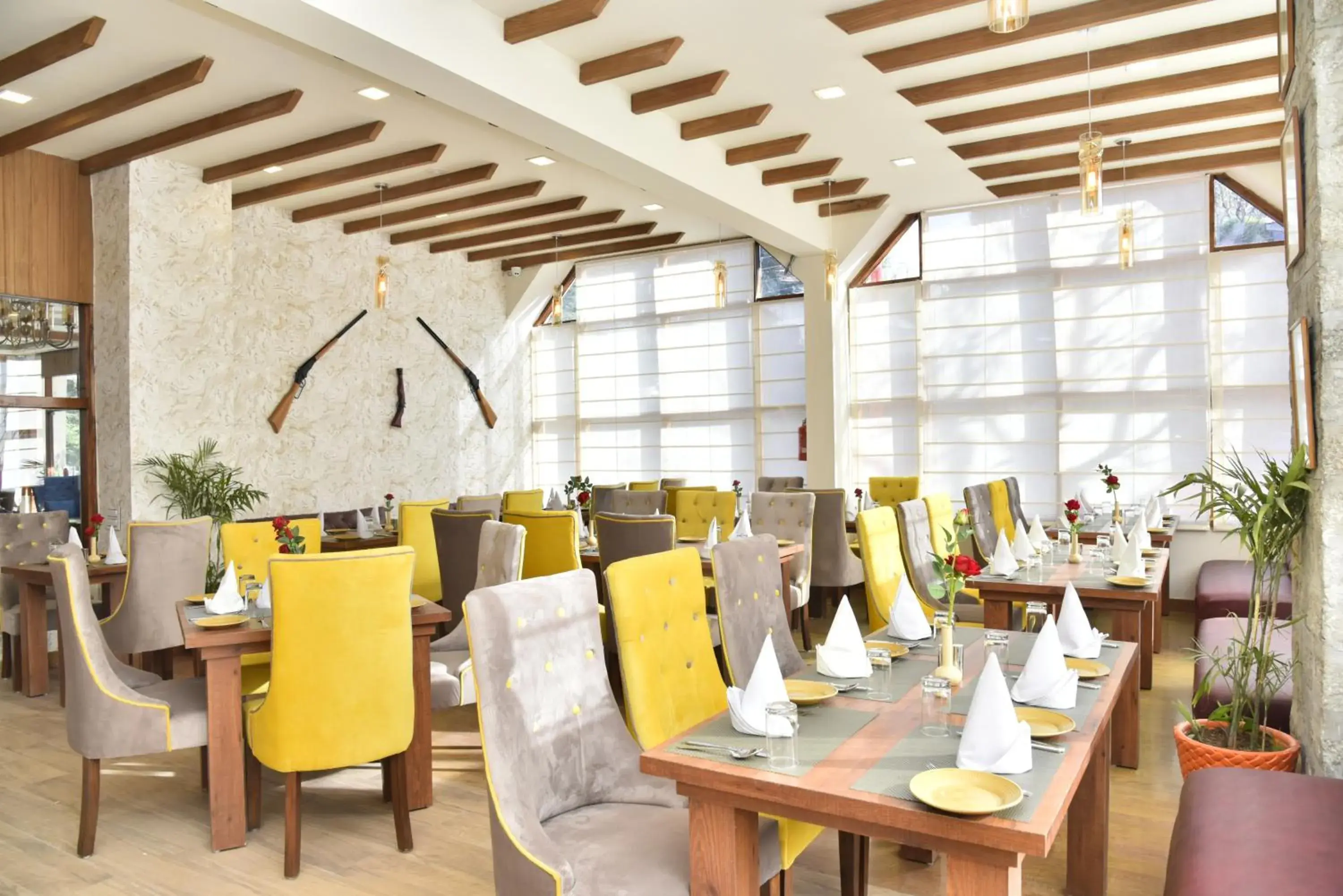 Restaurant/places to eat in Hotel Snowcrests Manor Restaurant/places to eat in Hotel Snowcrests Manor