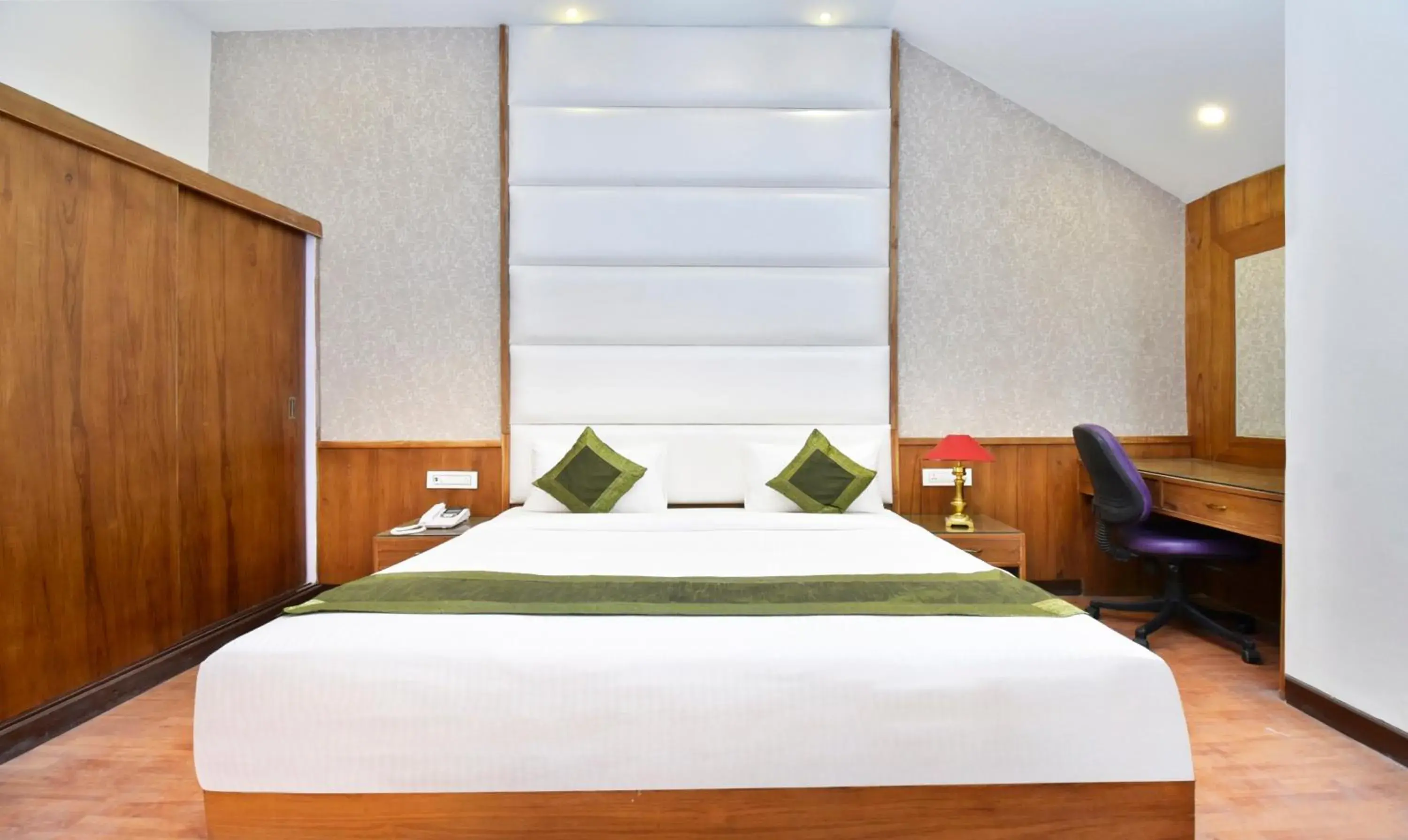 Photo of the whole room, Bed in Hotel Snowcrests Manor Photo of the whole room, Bed in Hotel Snowcrests Manor