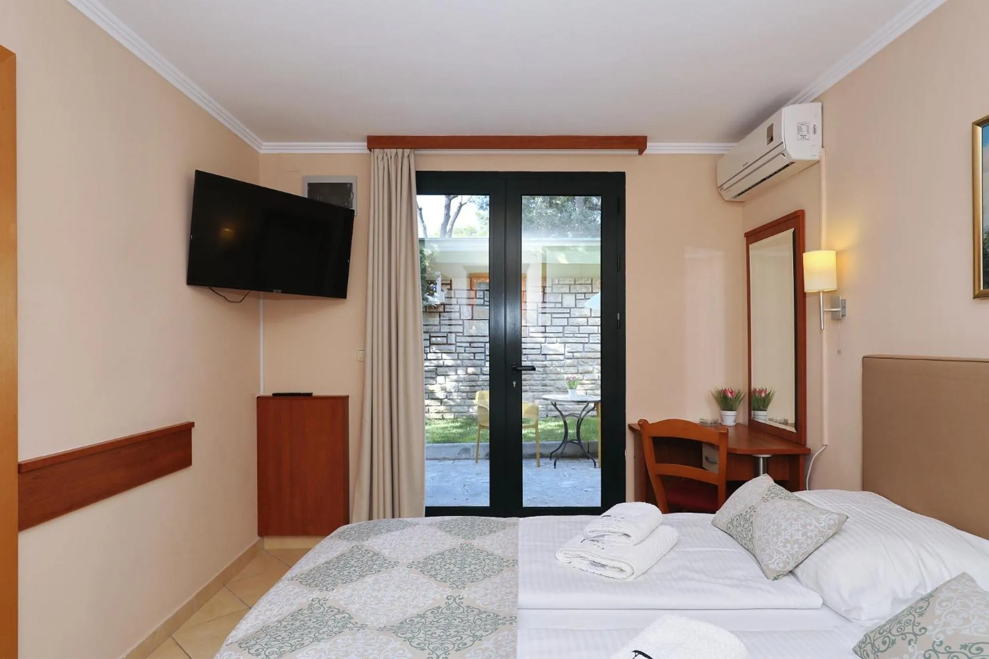 Communal lounge/ TV room, Bed in Mediterranean Village San Antonio