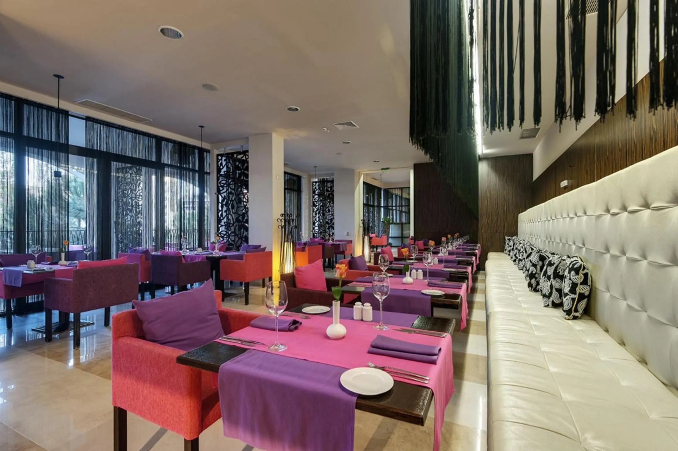 Restaurant/places to eat in Royal Beach Apartments
