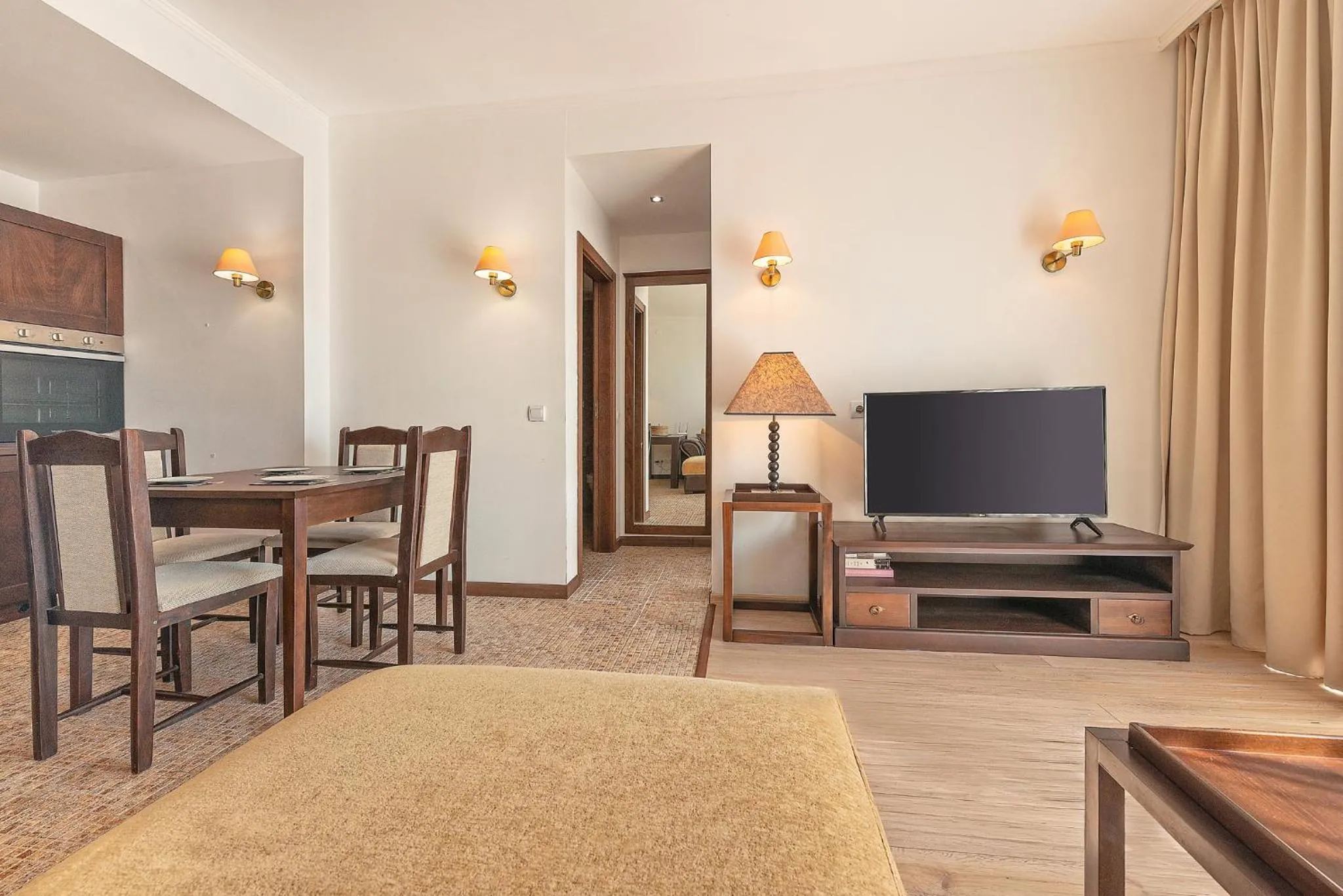 TV and multimedia in Royal Beach Apartments