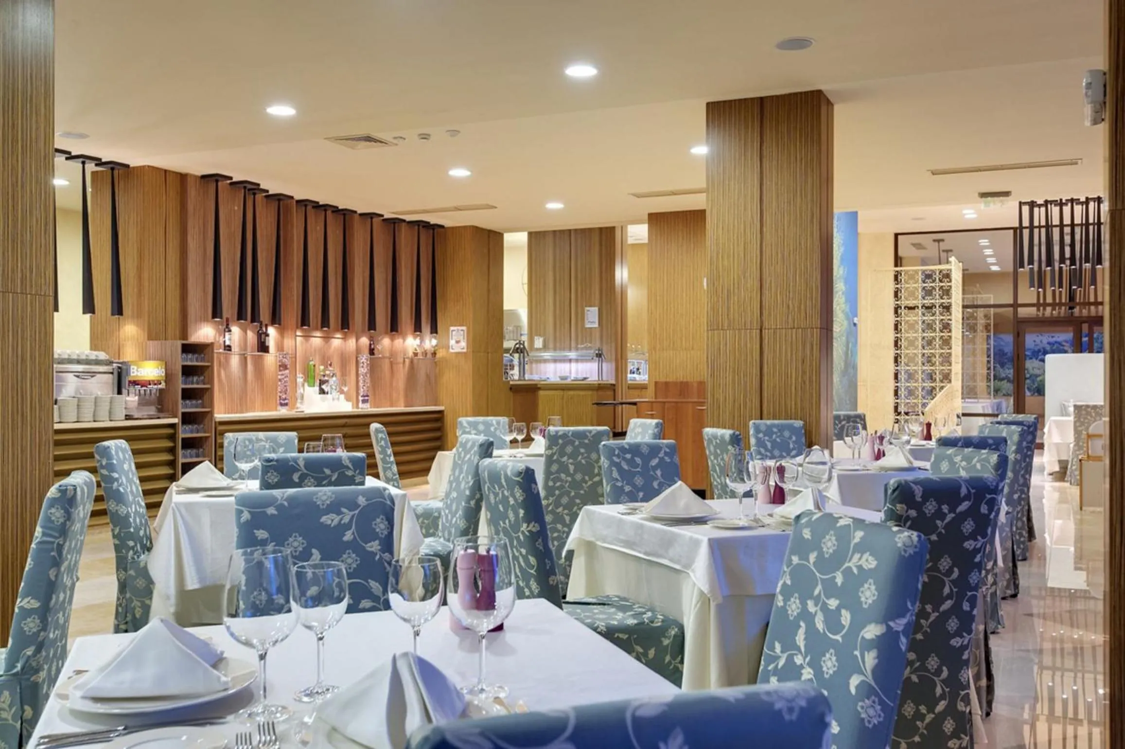 Restaurant/places to eat in Royal Beach Apartments
