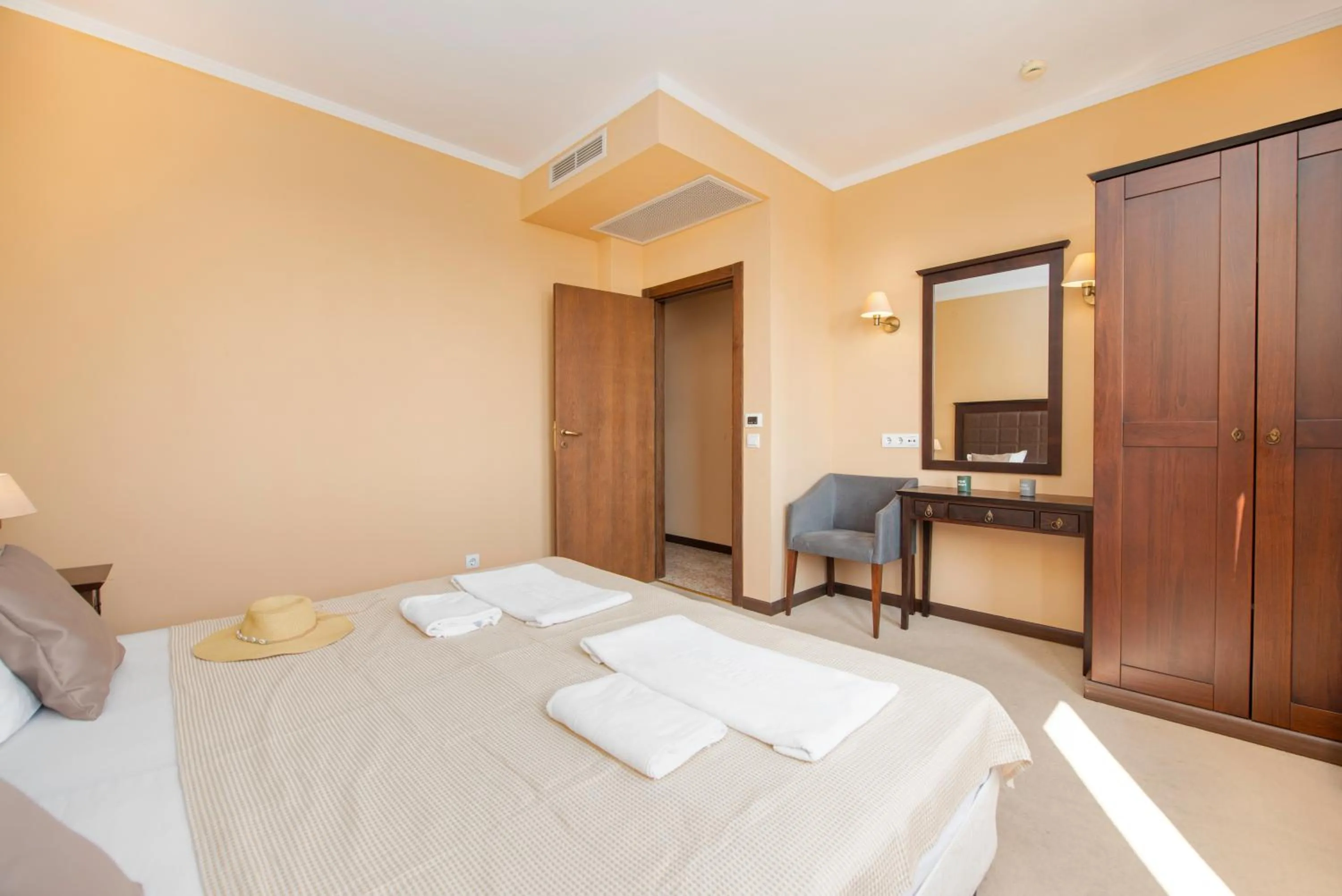 Bedroom, Bed in Royal Beach Apartments