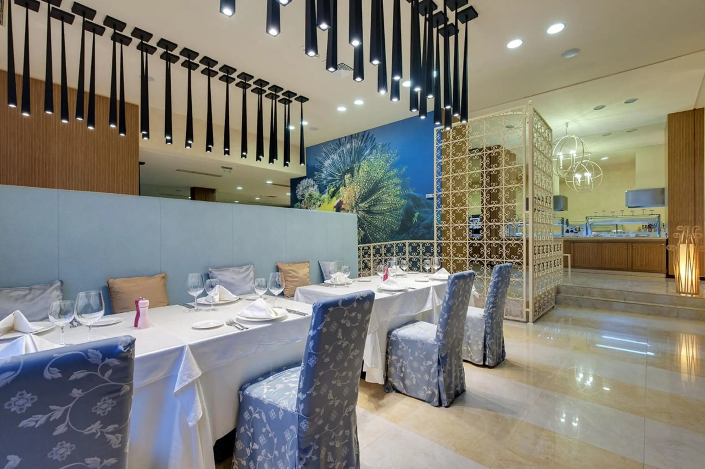 Restaurant/places to eat in Royal Beach Apartments