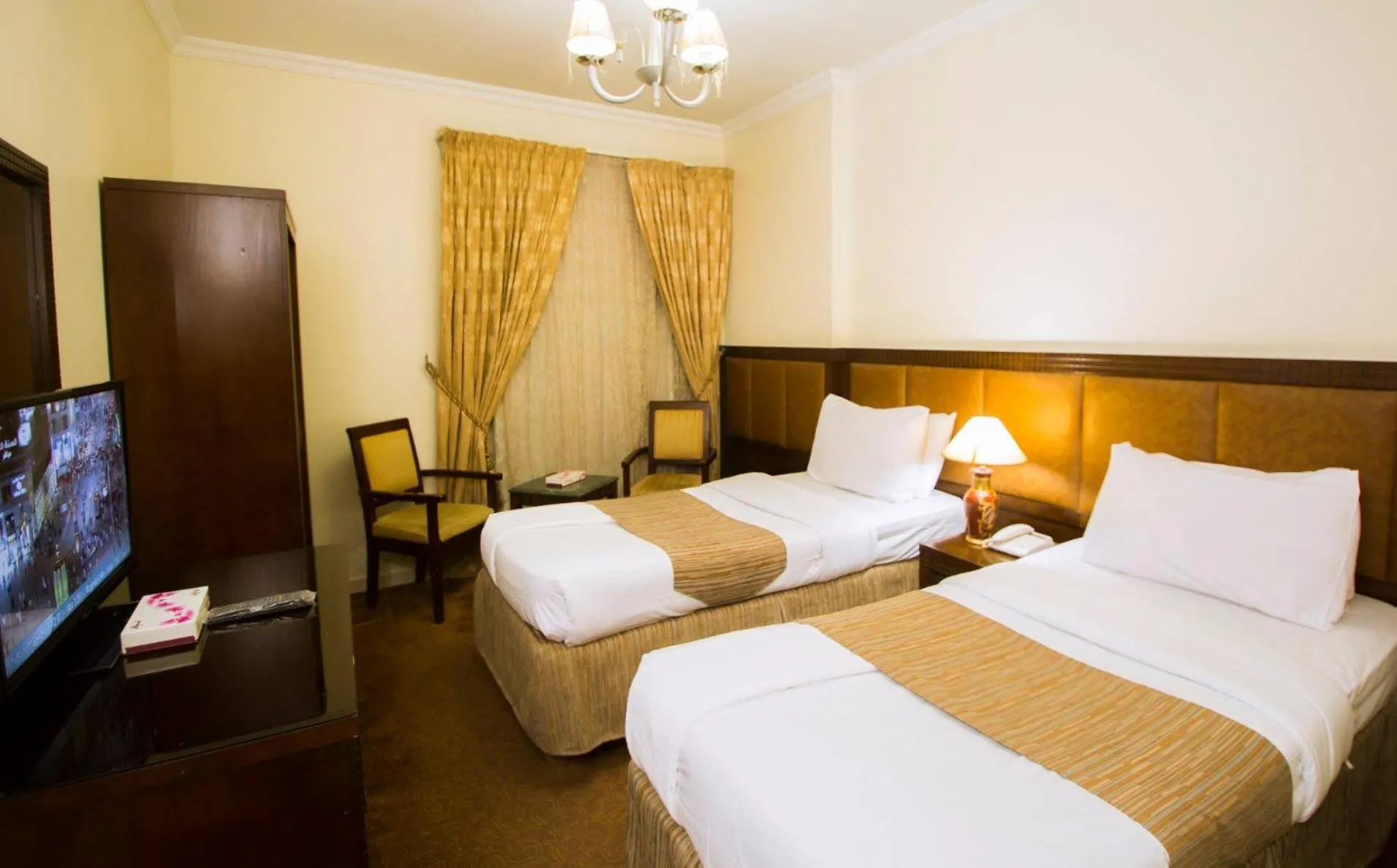 Bed in Anwar Al Zahraa Hotel