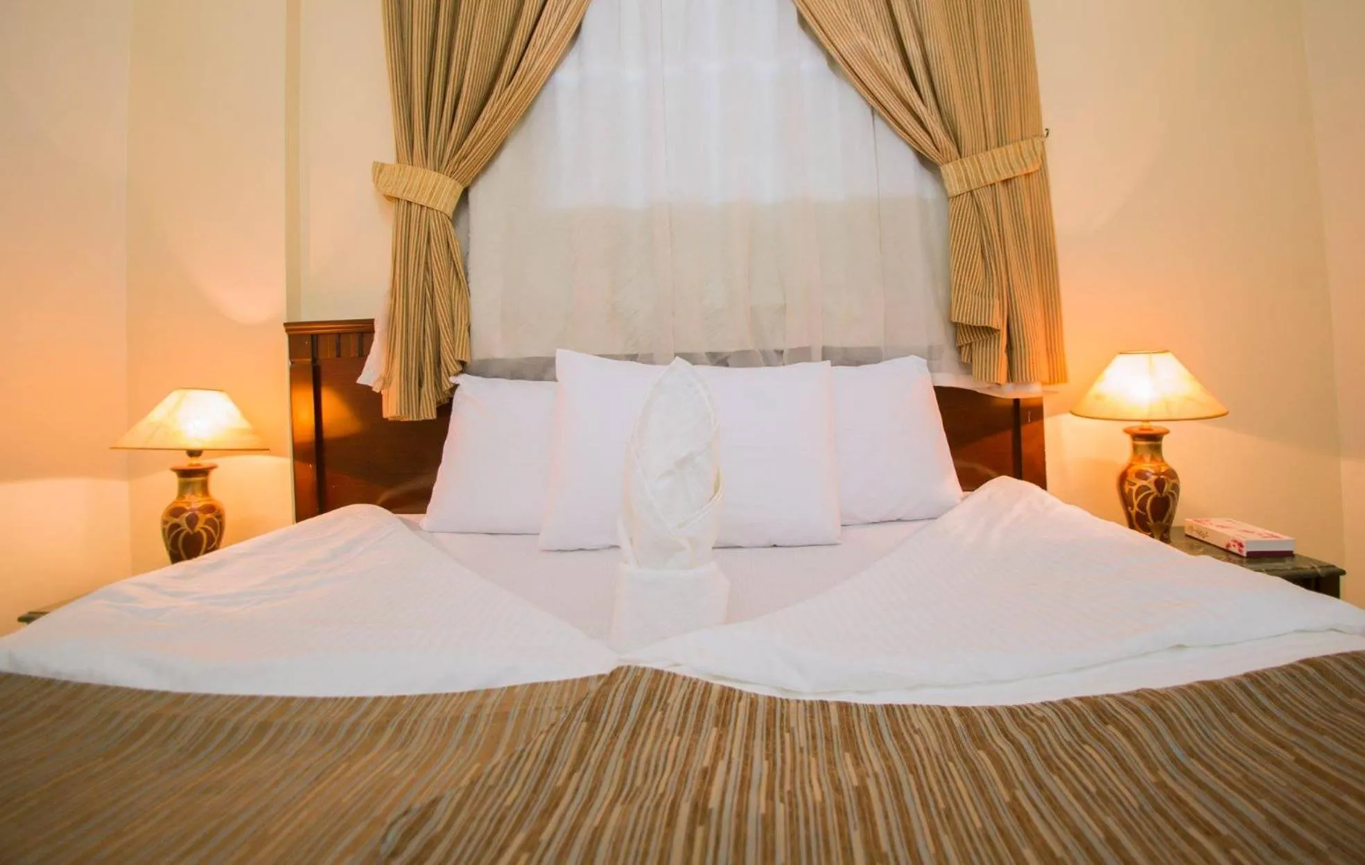 Bed in Anwar Al Zahraa Hotel