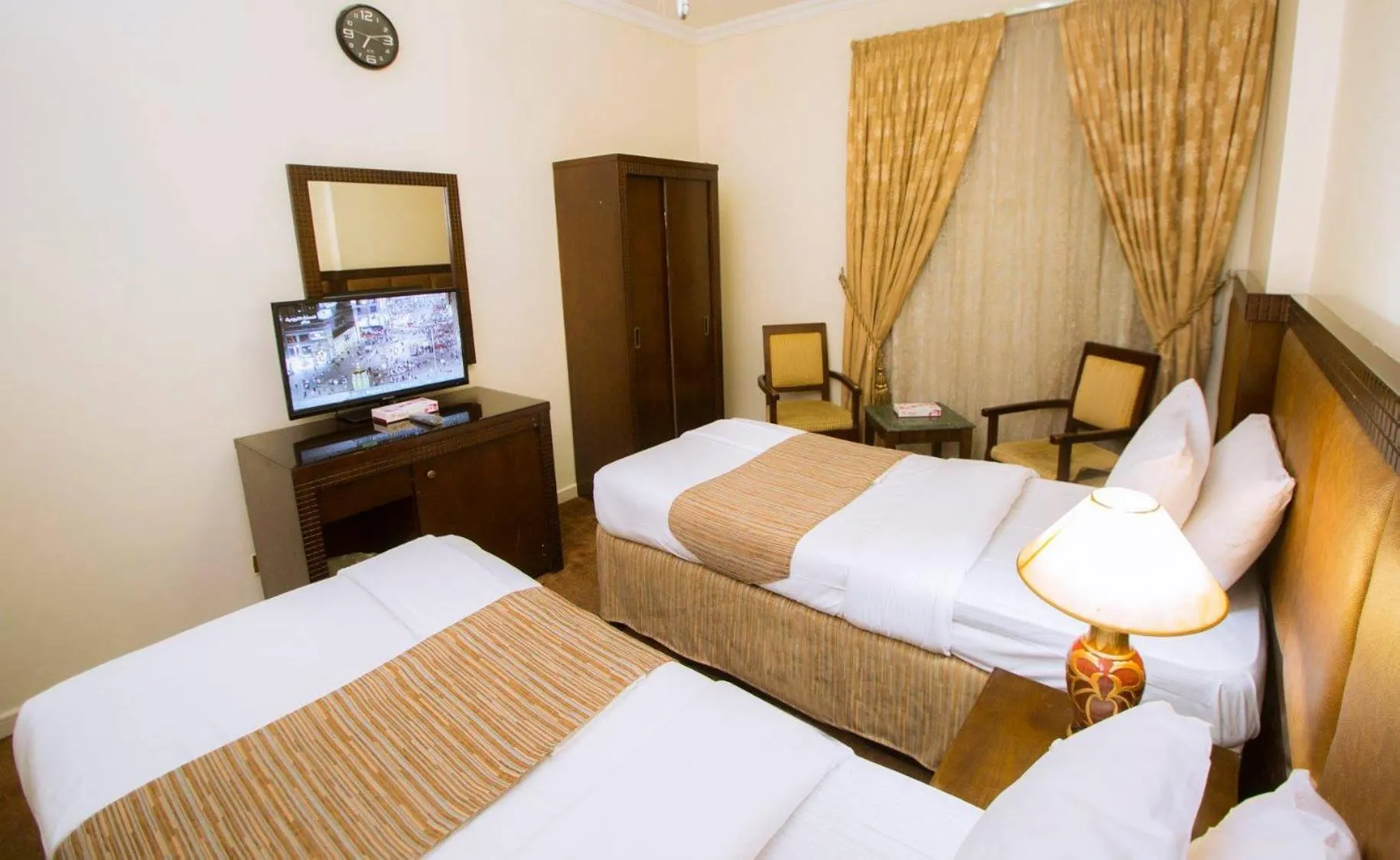 Bed in Anwar Al Zahraa Hotel