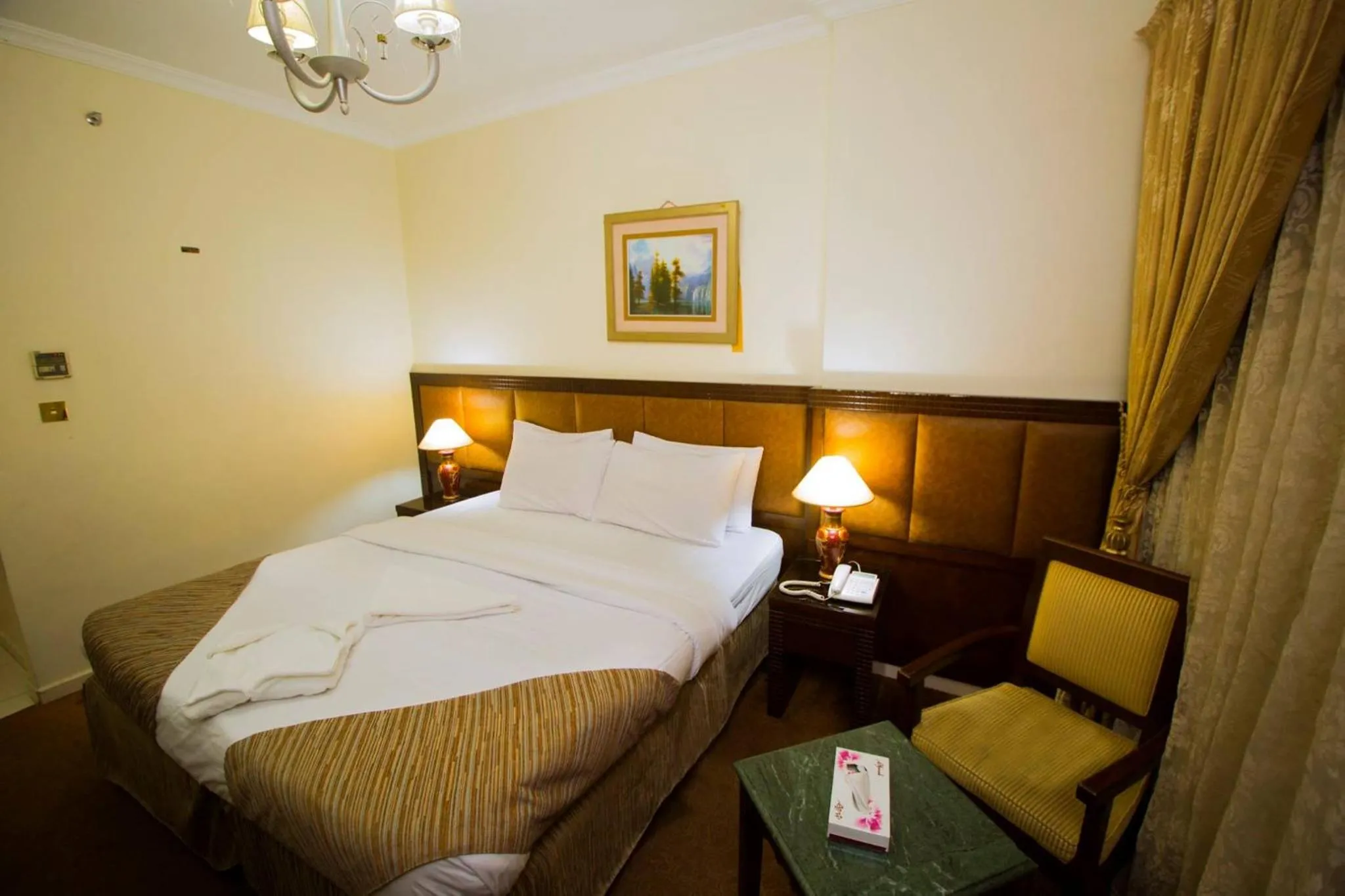 Bed in Anwar Al Zahraa Hotel