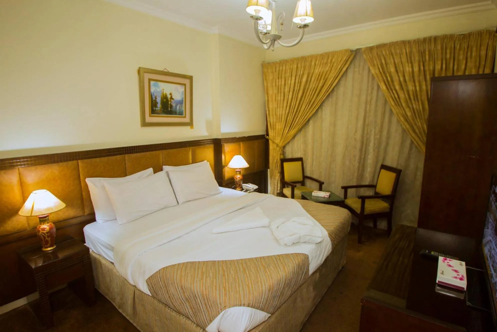 Bed in Anwar Al Zahraa Hotel