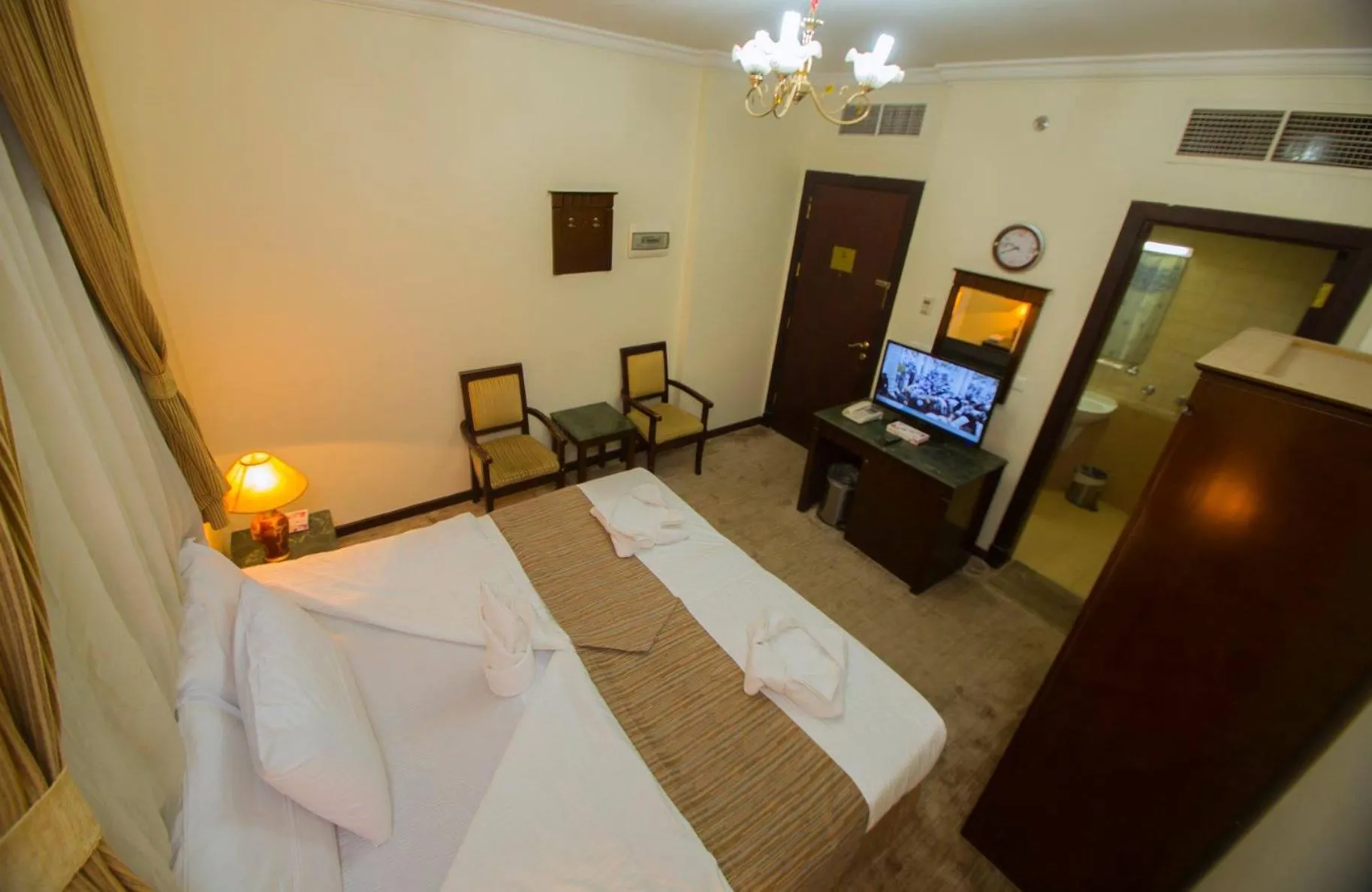 TV and multimedia in Anwar Al Zahraa Hotel