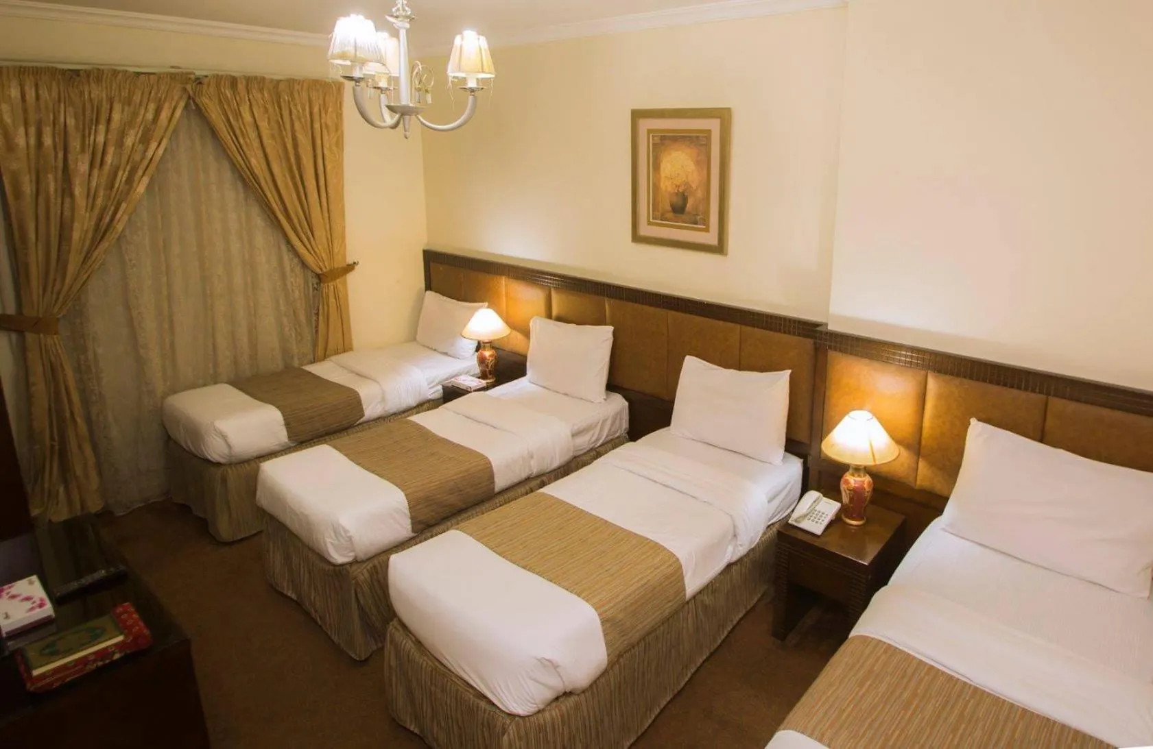 Bed in Anwar Al Zahraa Hotel