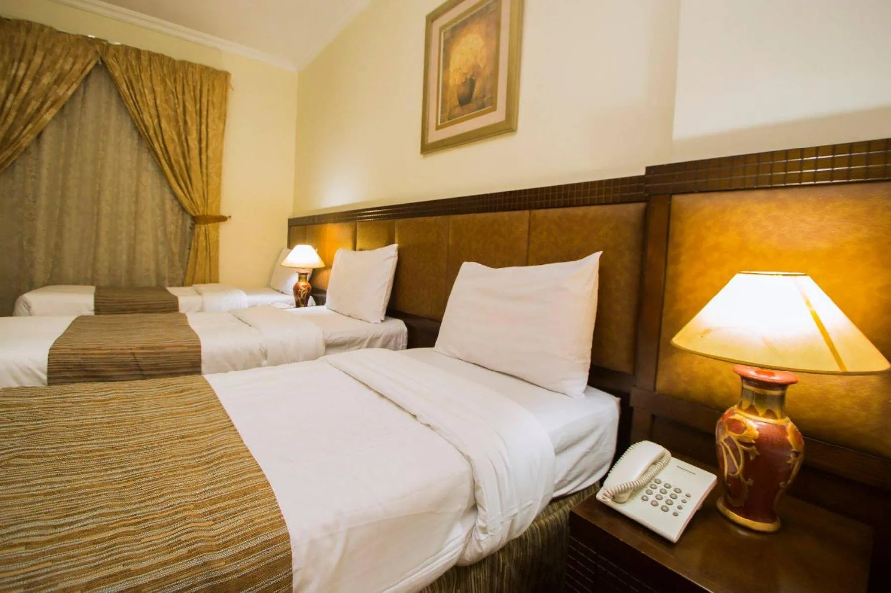 Bed in Anwar Al Zahraa Hotel
