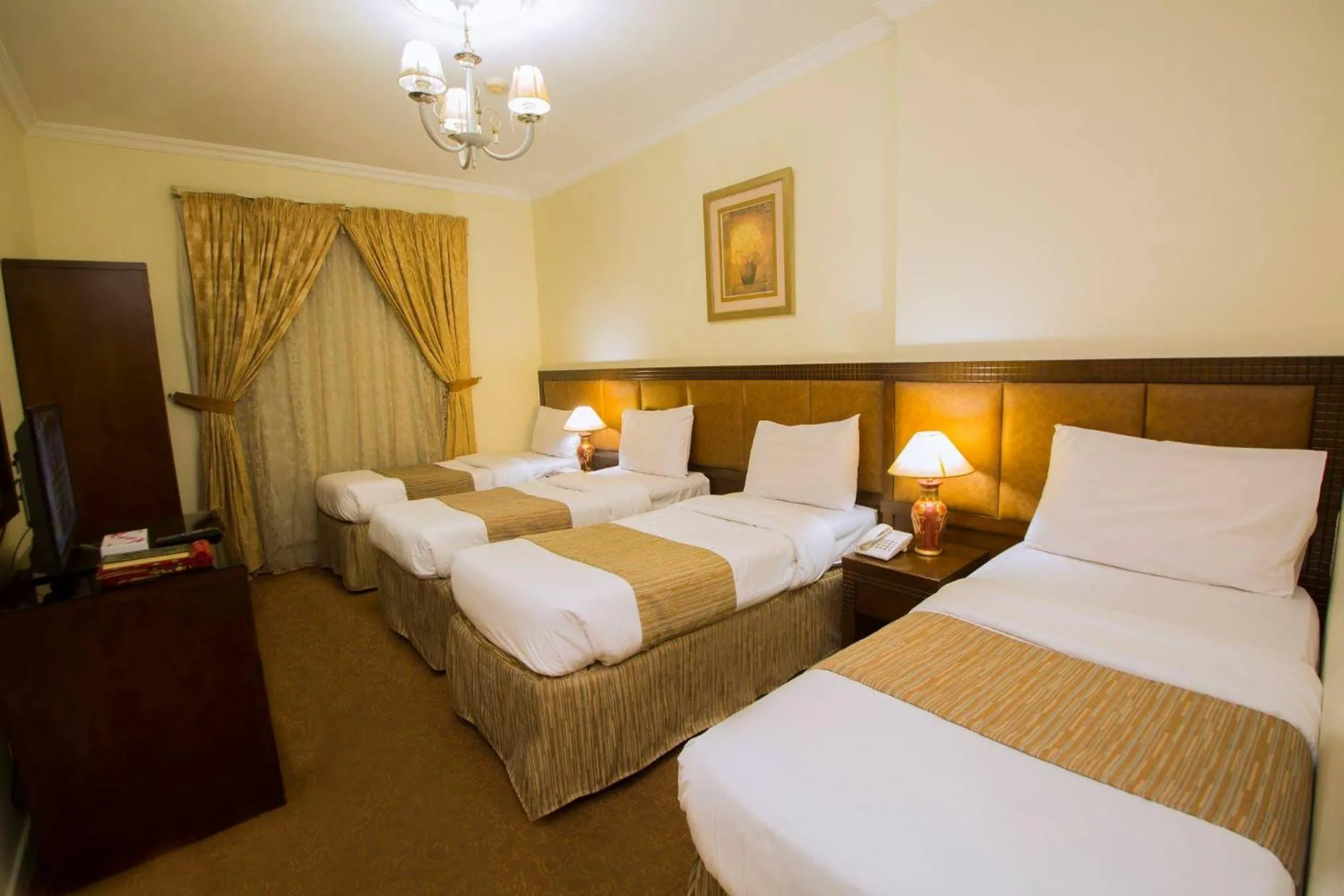 Bed in Anwar Al Zahraa Hotel