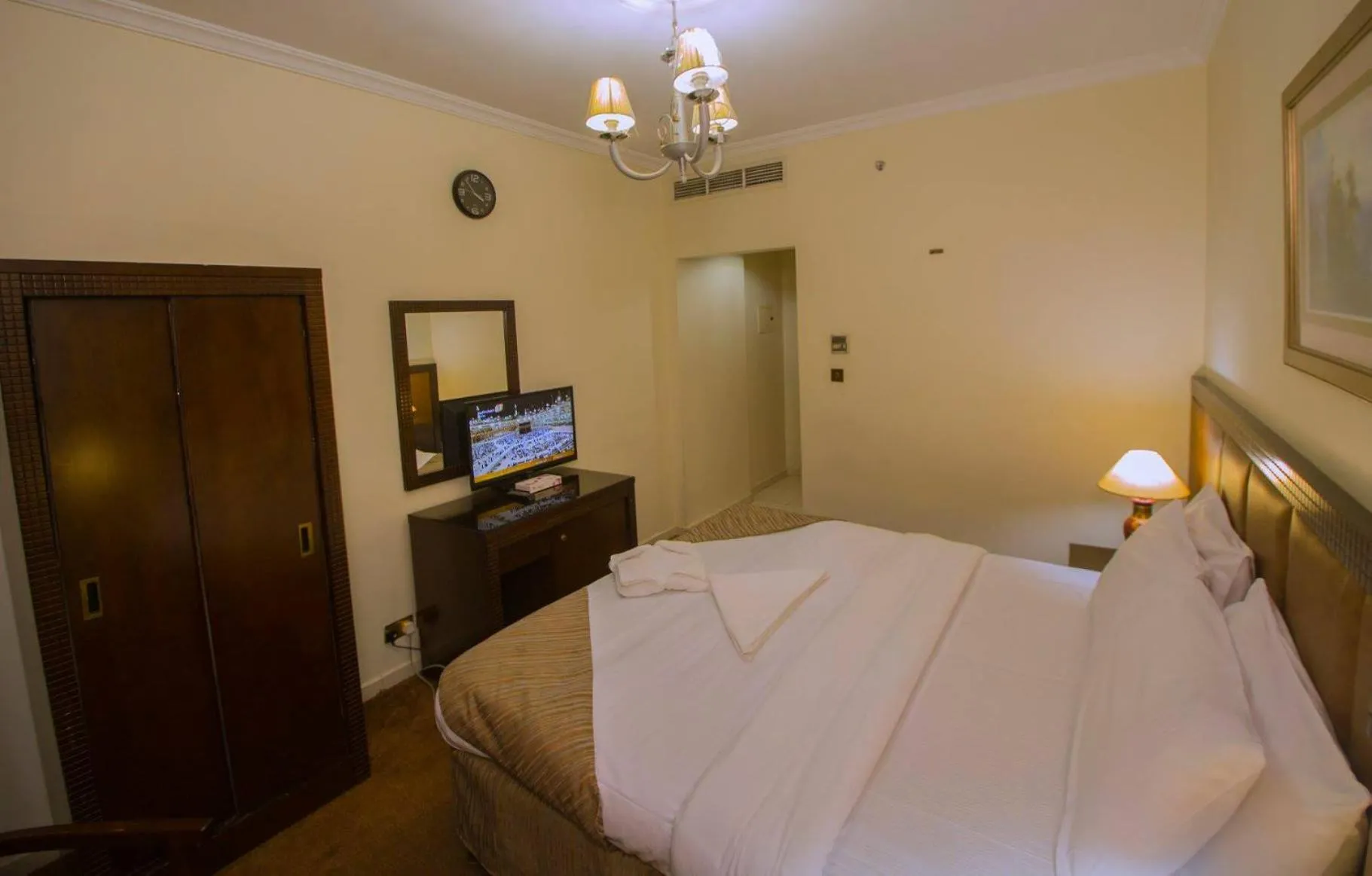 Photo of the whole room in Anwar Al Zahraa Hotel