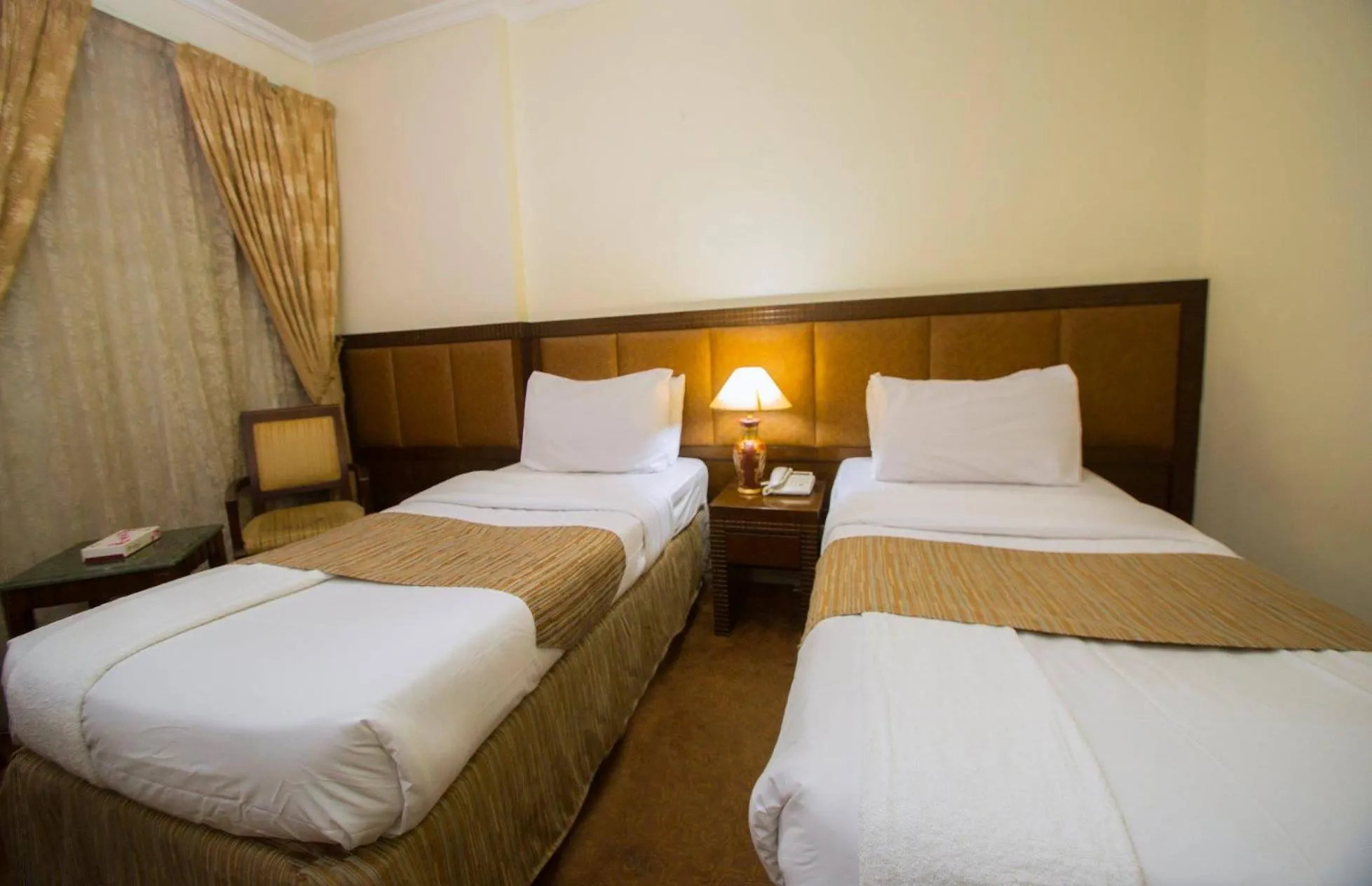 Bed in Anwar Al Zahraa Hotel