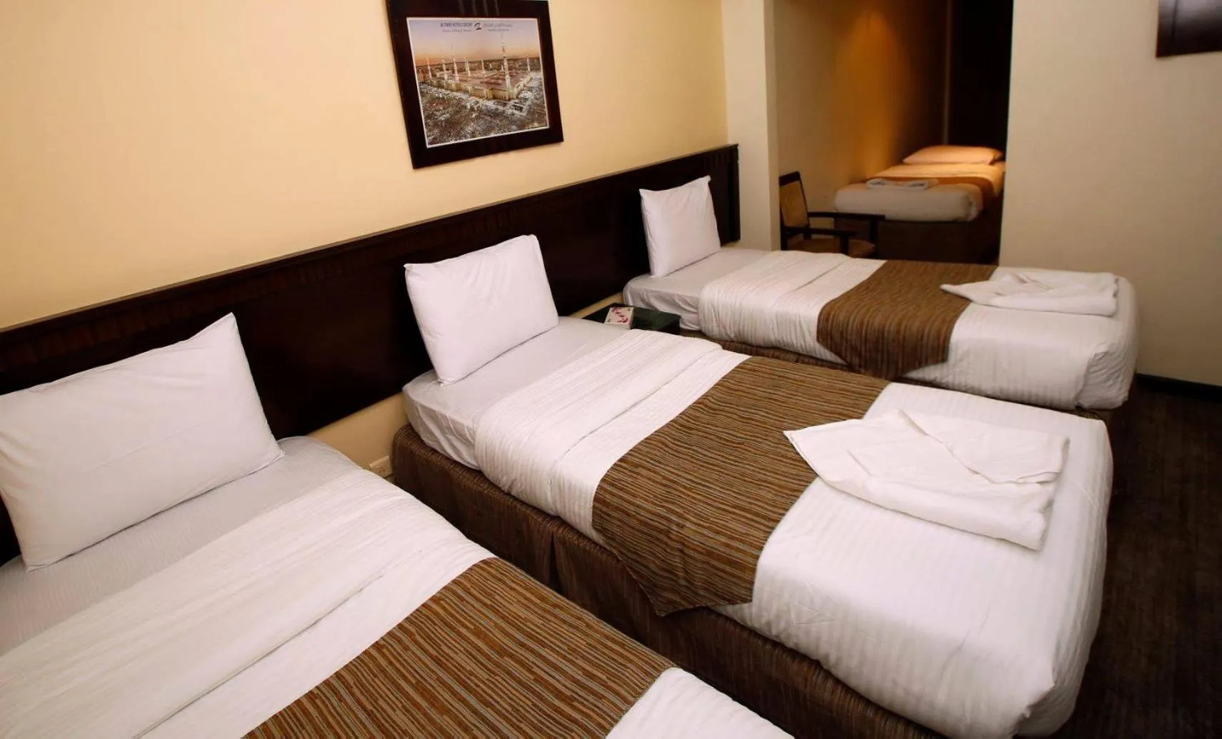 Bed in Anwar Al Zahraa Hotel