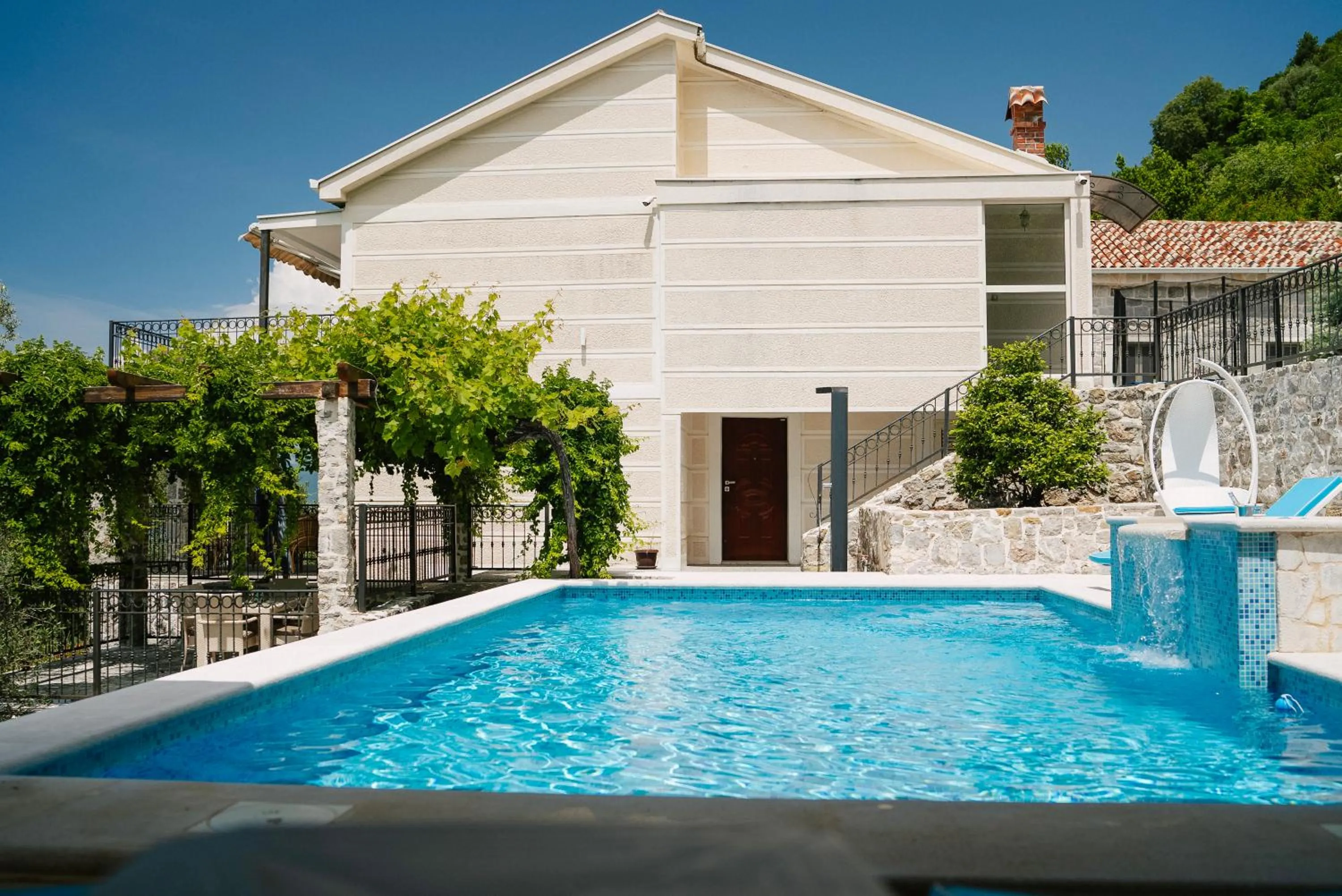 Swimming pool in Villa Dub