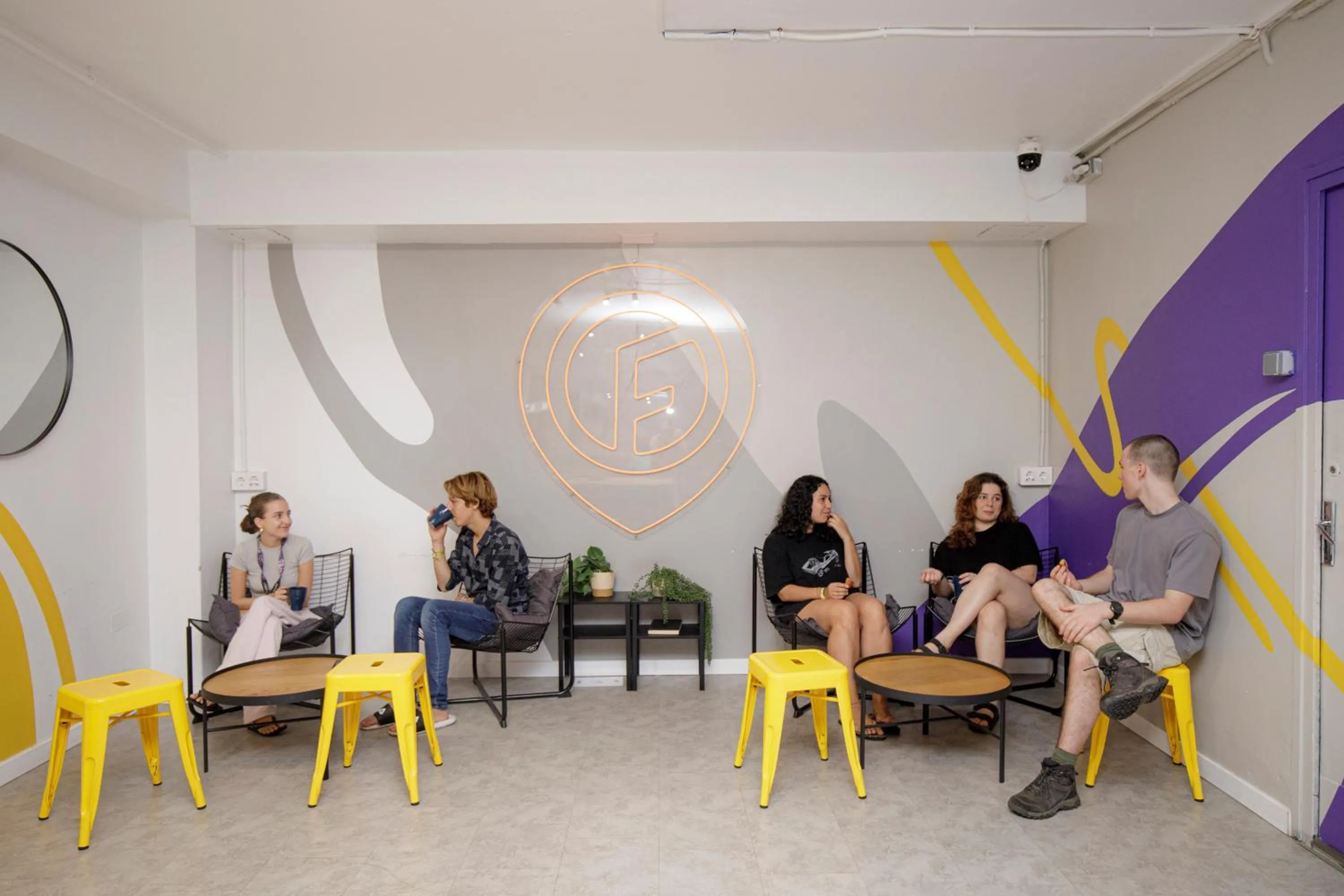 People in Onefam Les Corts