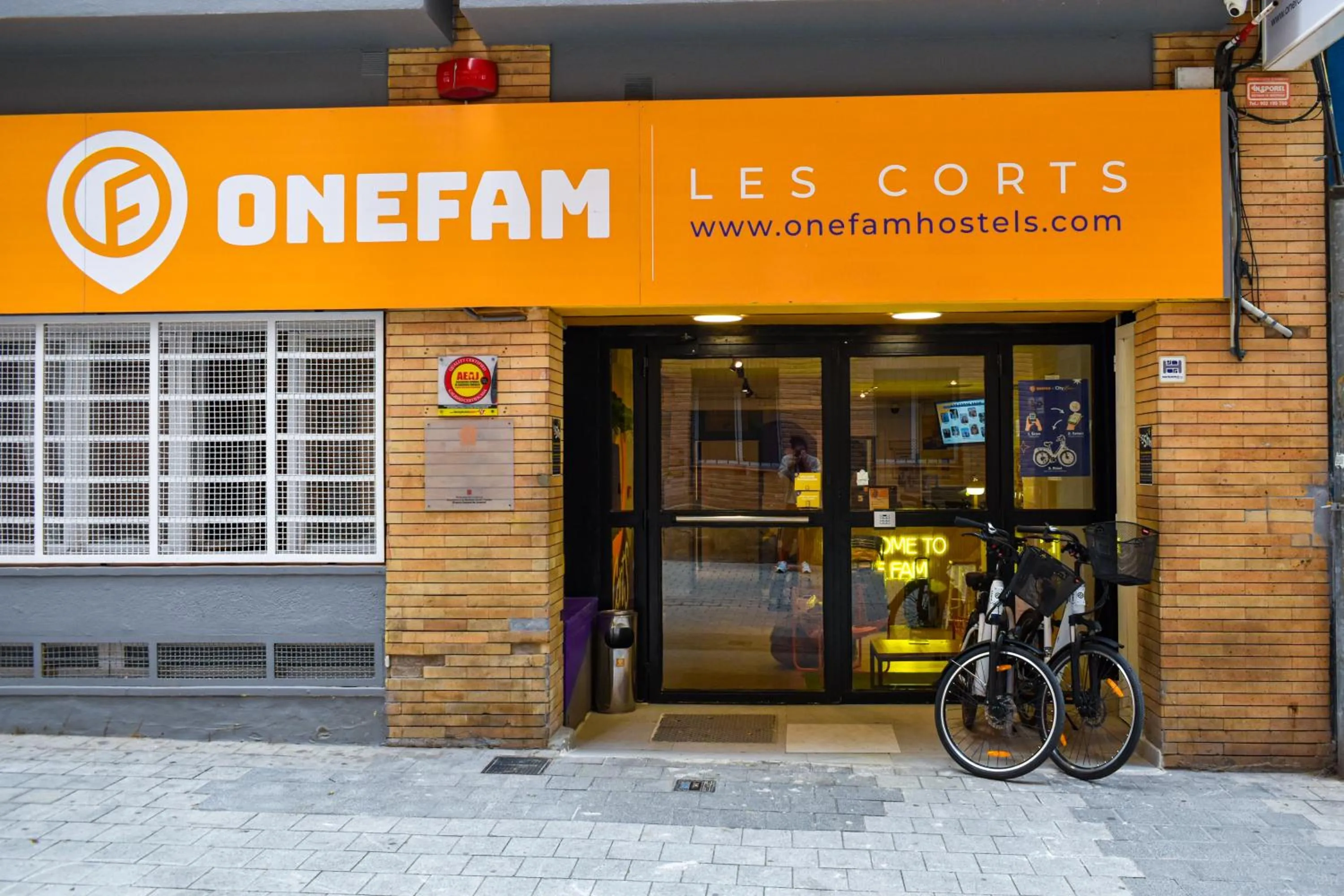 Facade/entrance in Onefam Les Corts