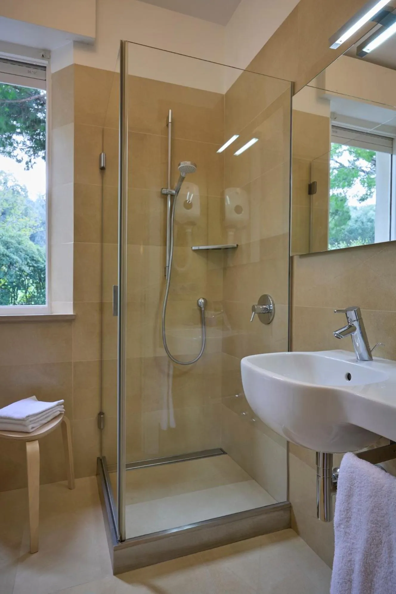 Shower in Hotel Emilia