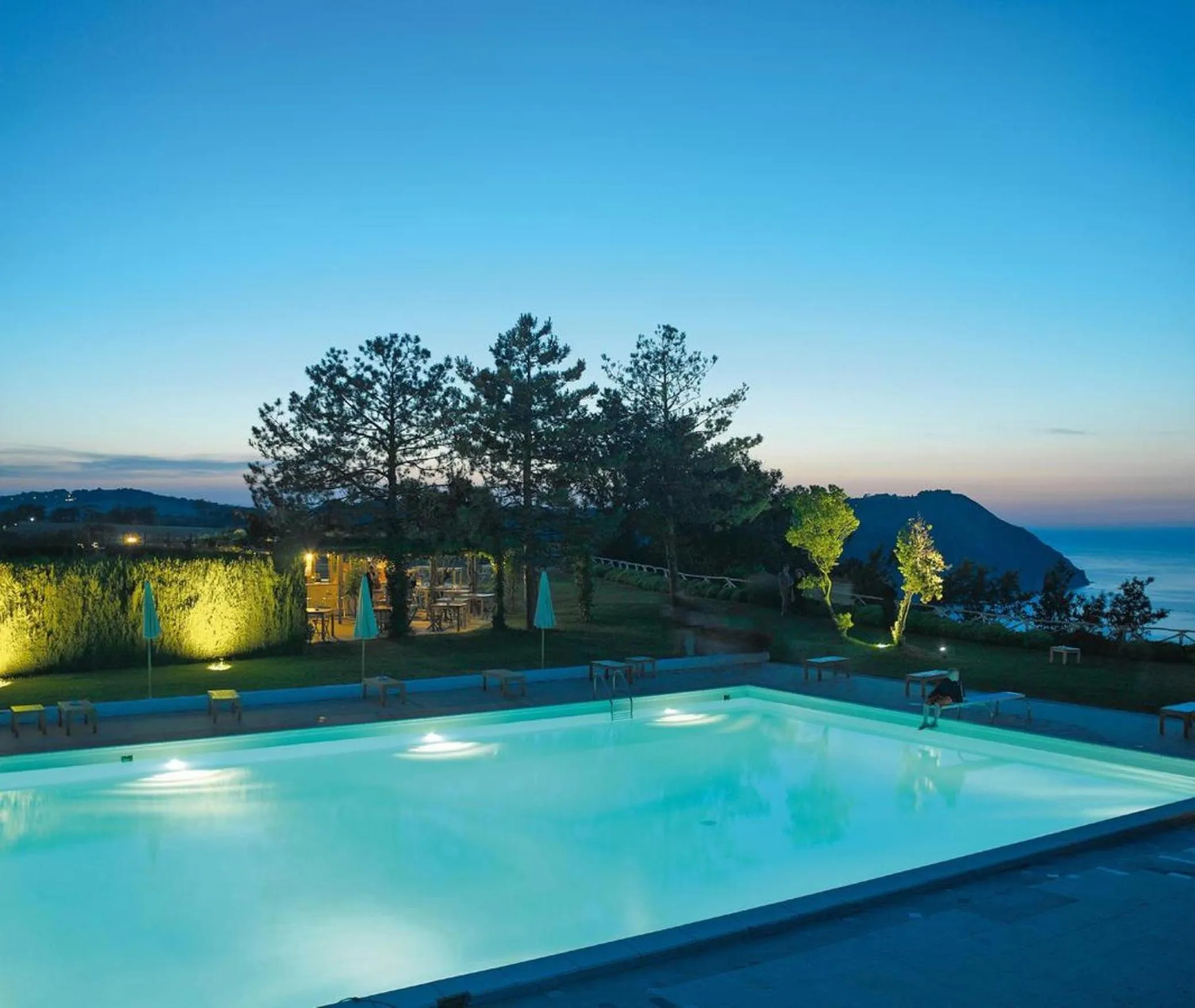 Night in Hotel Emilia