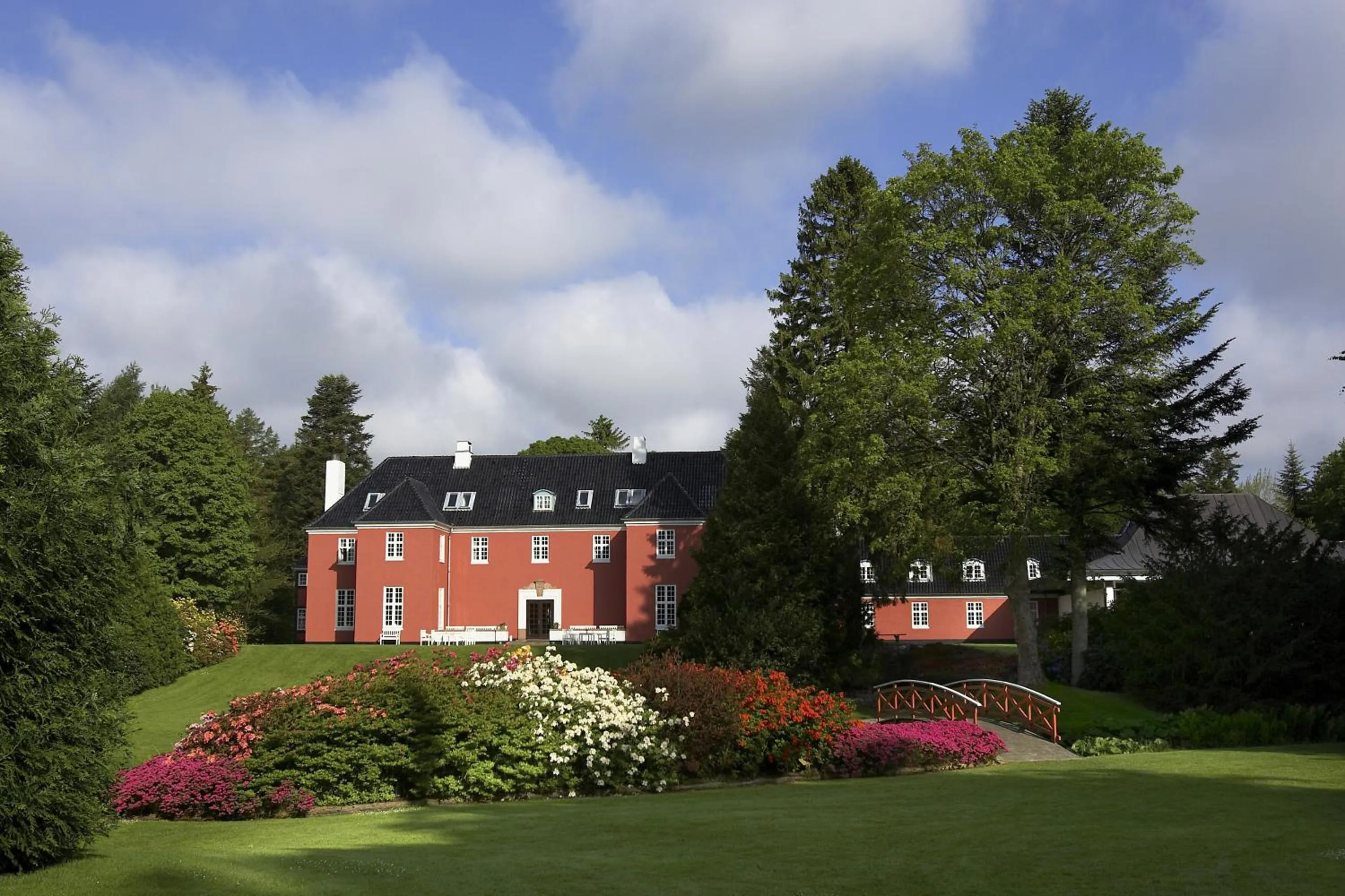 Property building in Skarrildhus Sinatur Hotel & Konference