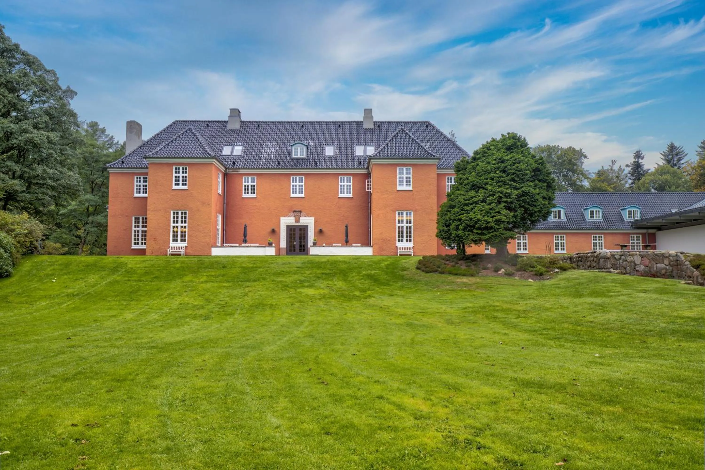 Property building in Skarrildhus Sinatur Hotel & Konference