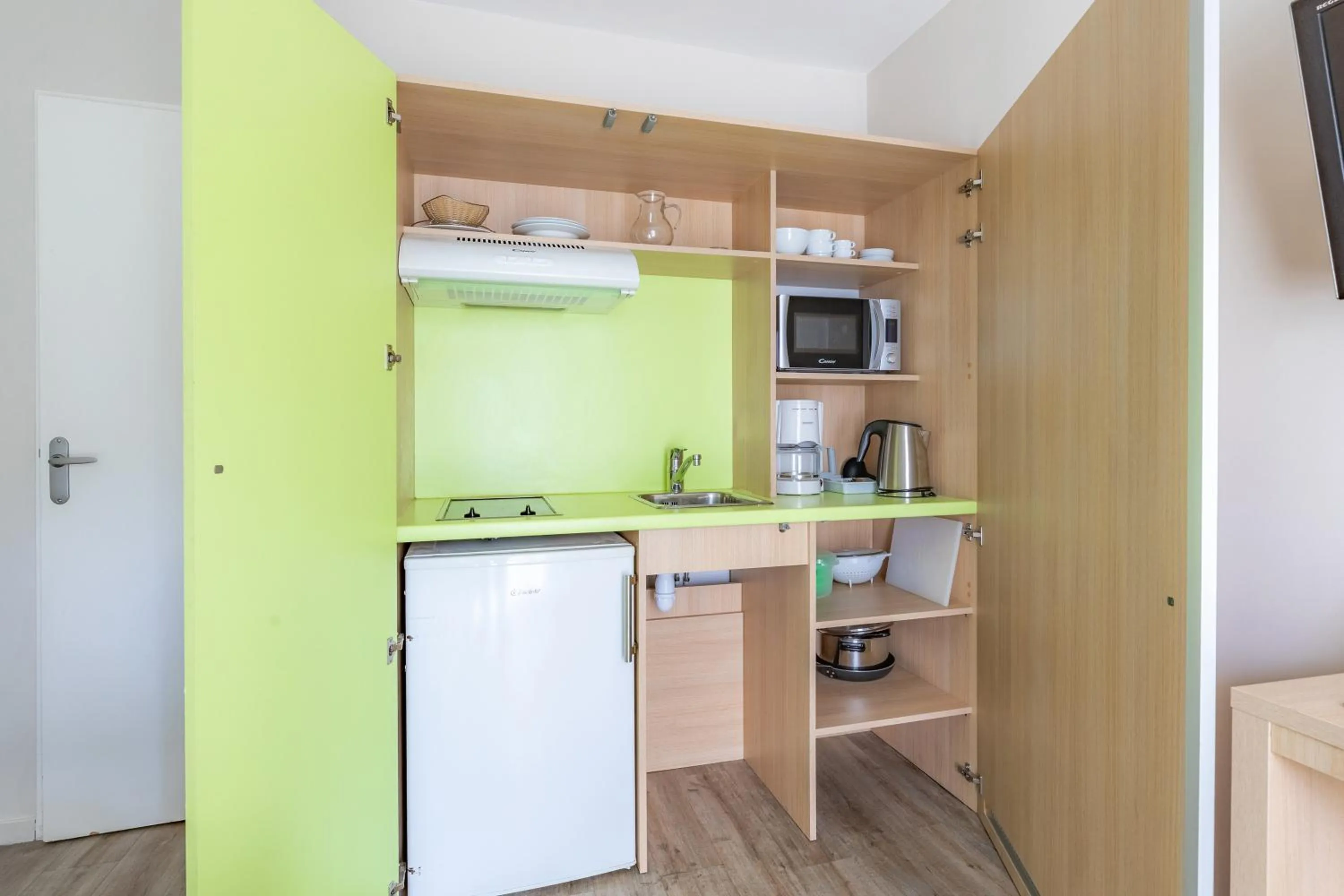 Coffee/tea facilities in Appart’City Confort Tours