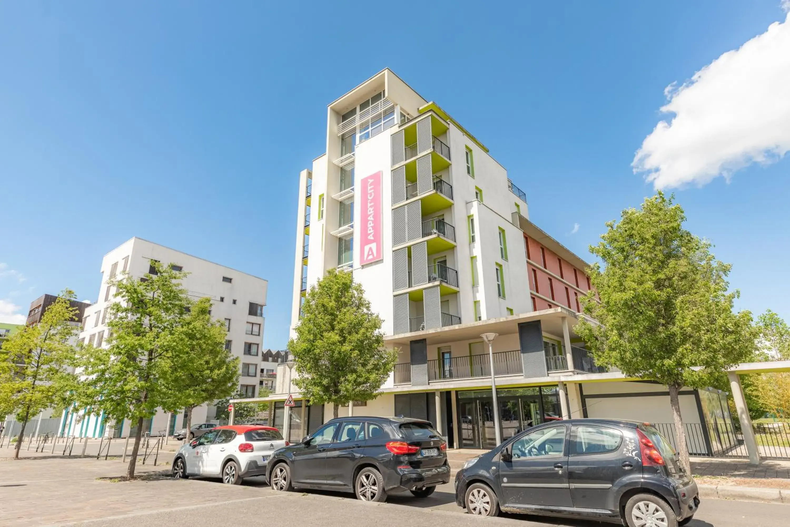 Property building in Appart’City Confort Tours Property building in Appart’City Confort Tours
