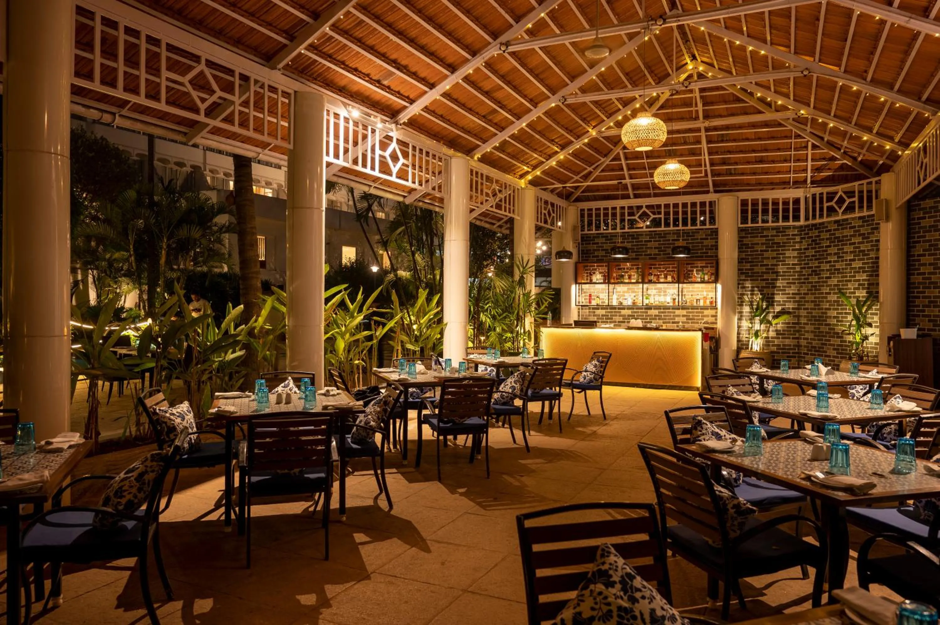 Restaurant/places to eat in Southern Star,Mysore