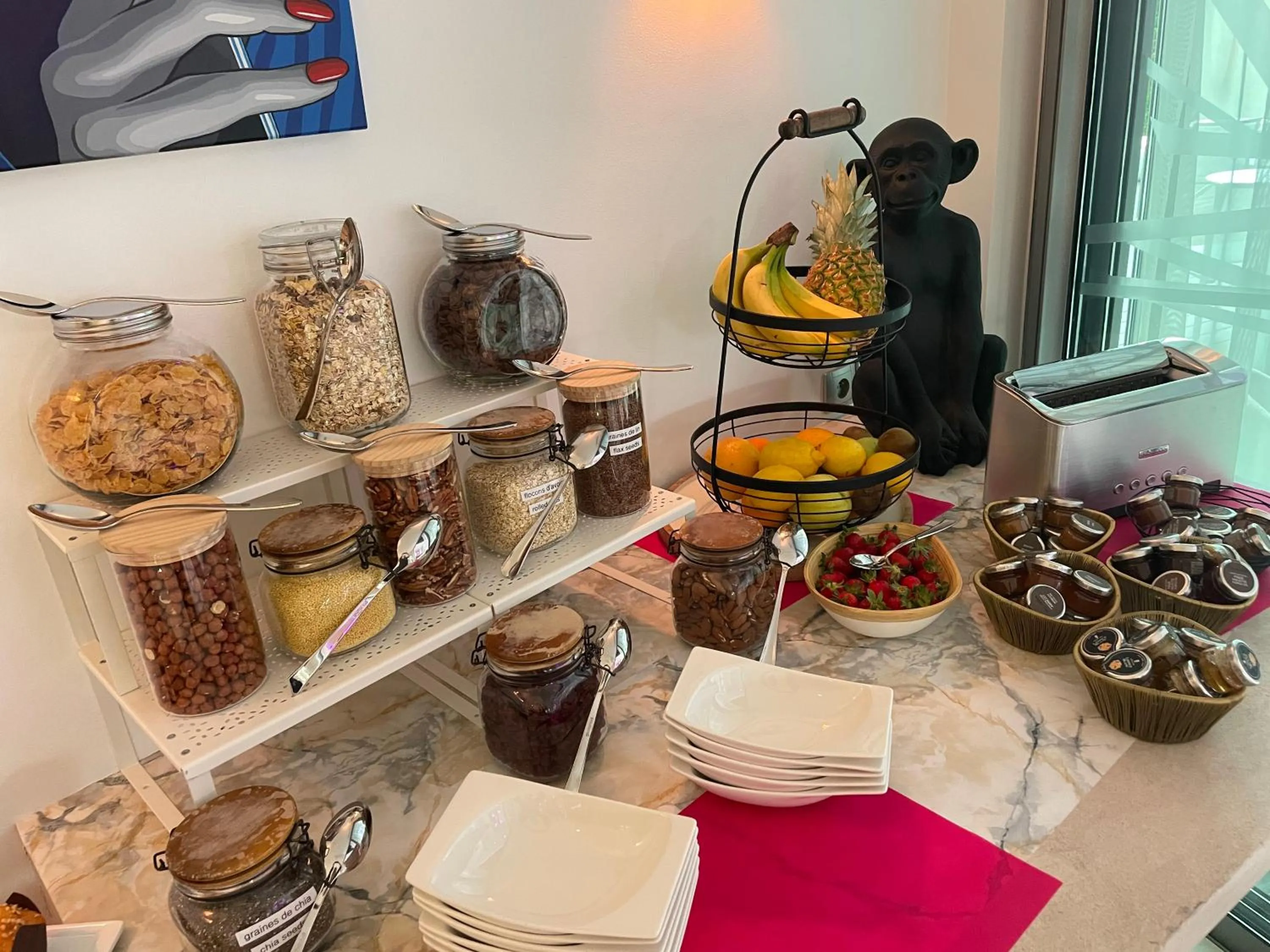 Buffet breakfast in Oz'Inn Hôtel & Spa