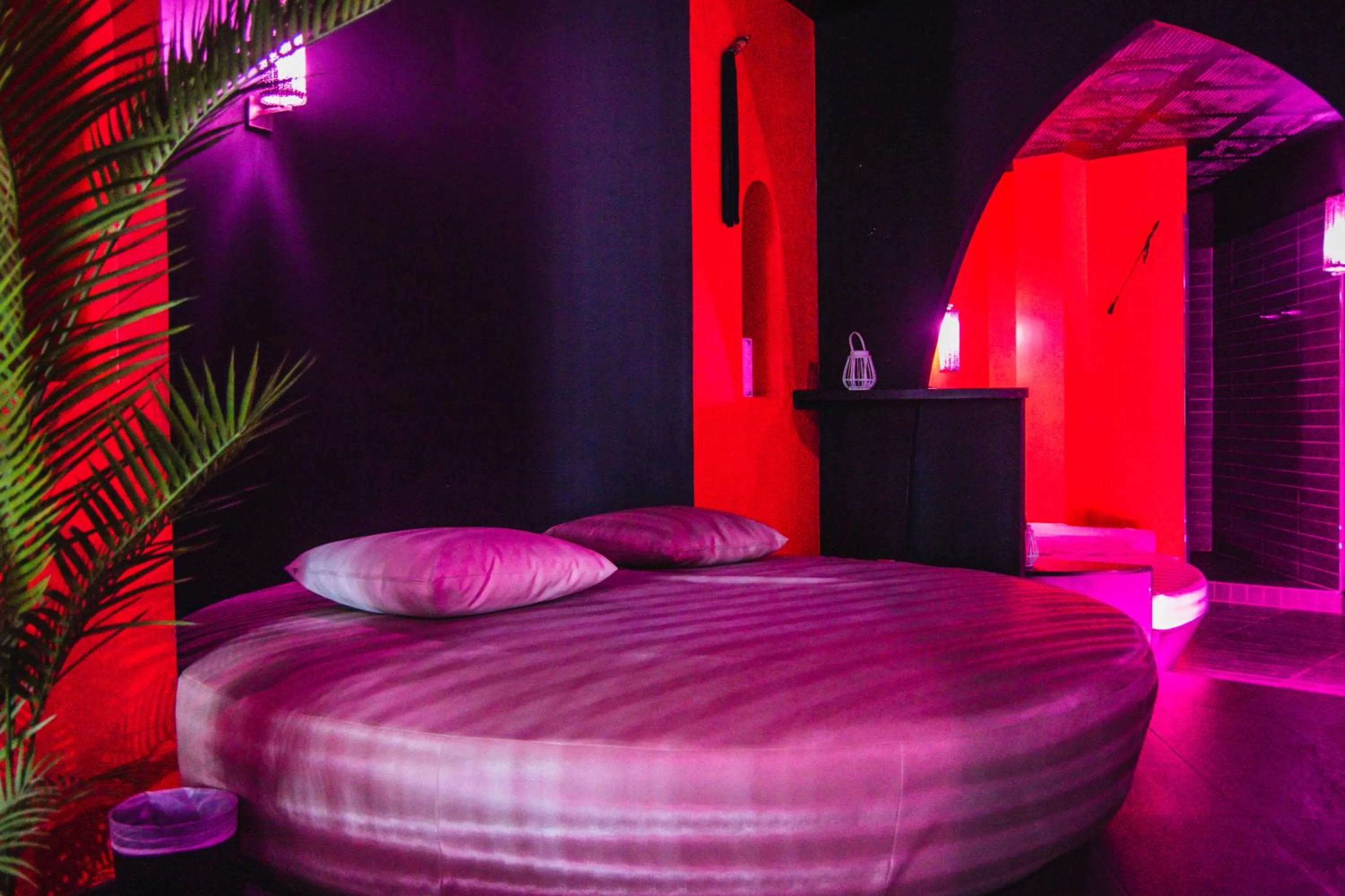 Steam room, Bed in Oz'Inn Hôtel & Spa