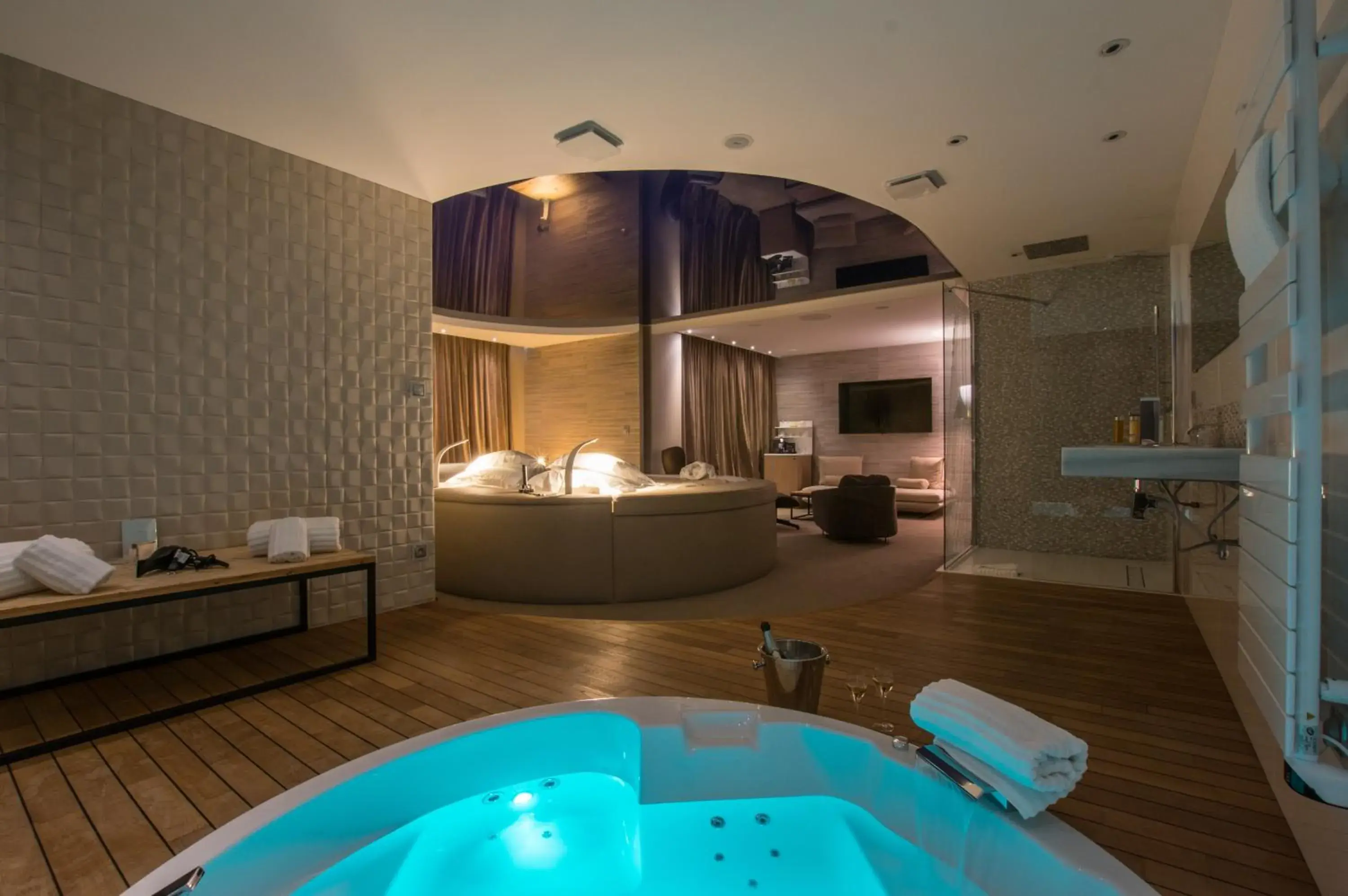 Premium Suite in Oz'Inn Hôtel & Spa Premium Suite in Oz'Inn Hôtel & Spa