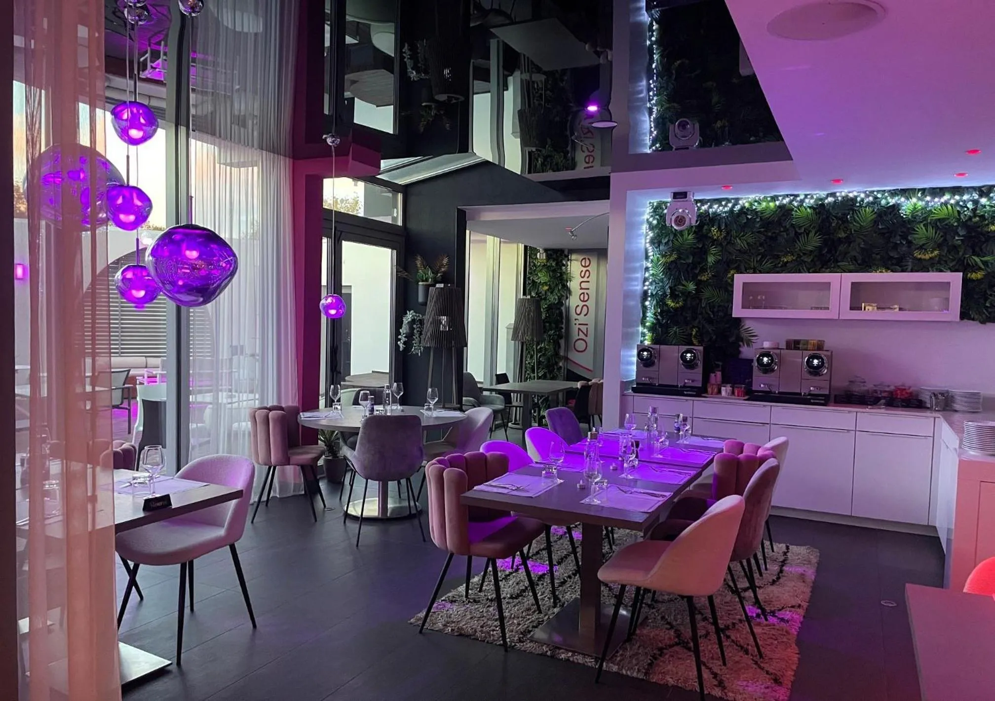 Restaurant/places to eat in Oz'Inn Hôtel & Spa