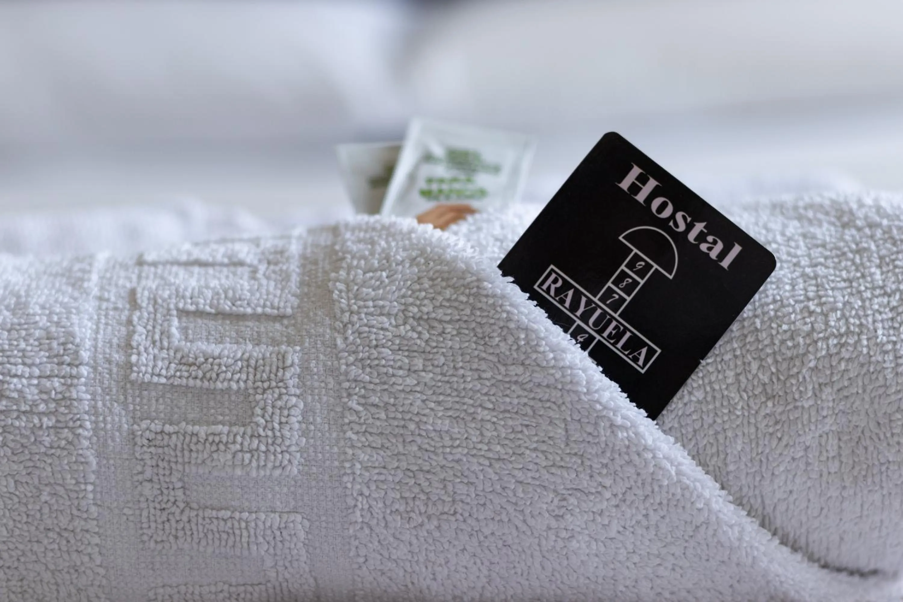 Logo/Certificate/Sign, Bed in CH Rayuela