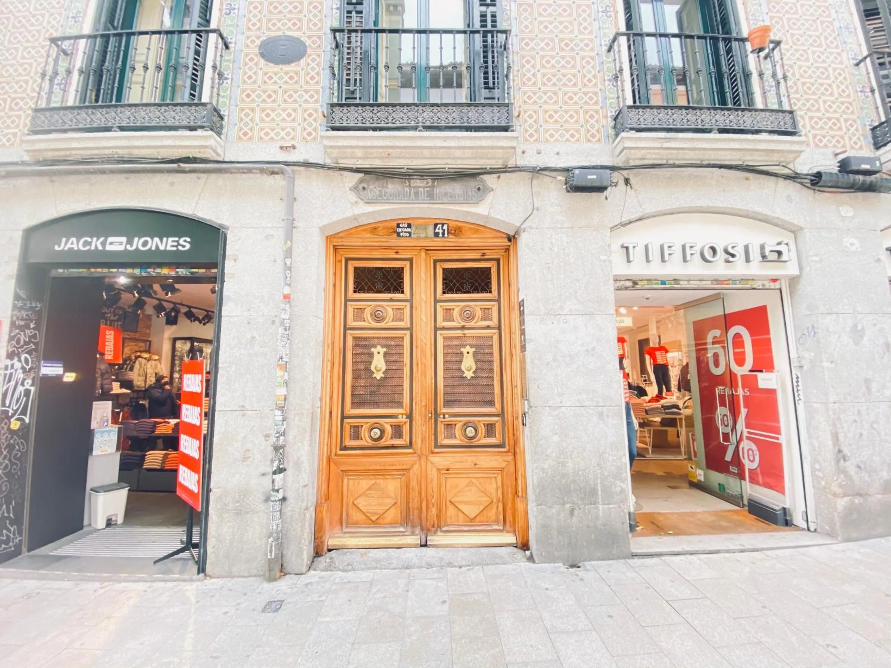 Facade/entrance in CH Rayuela