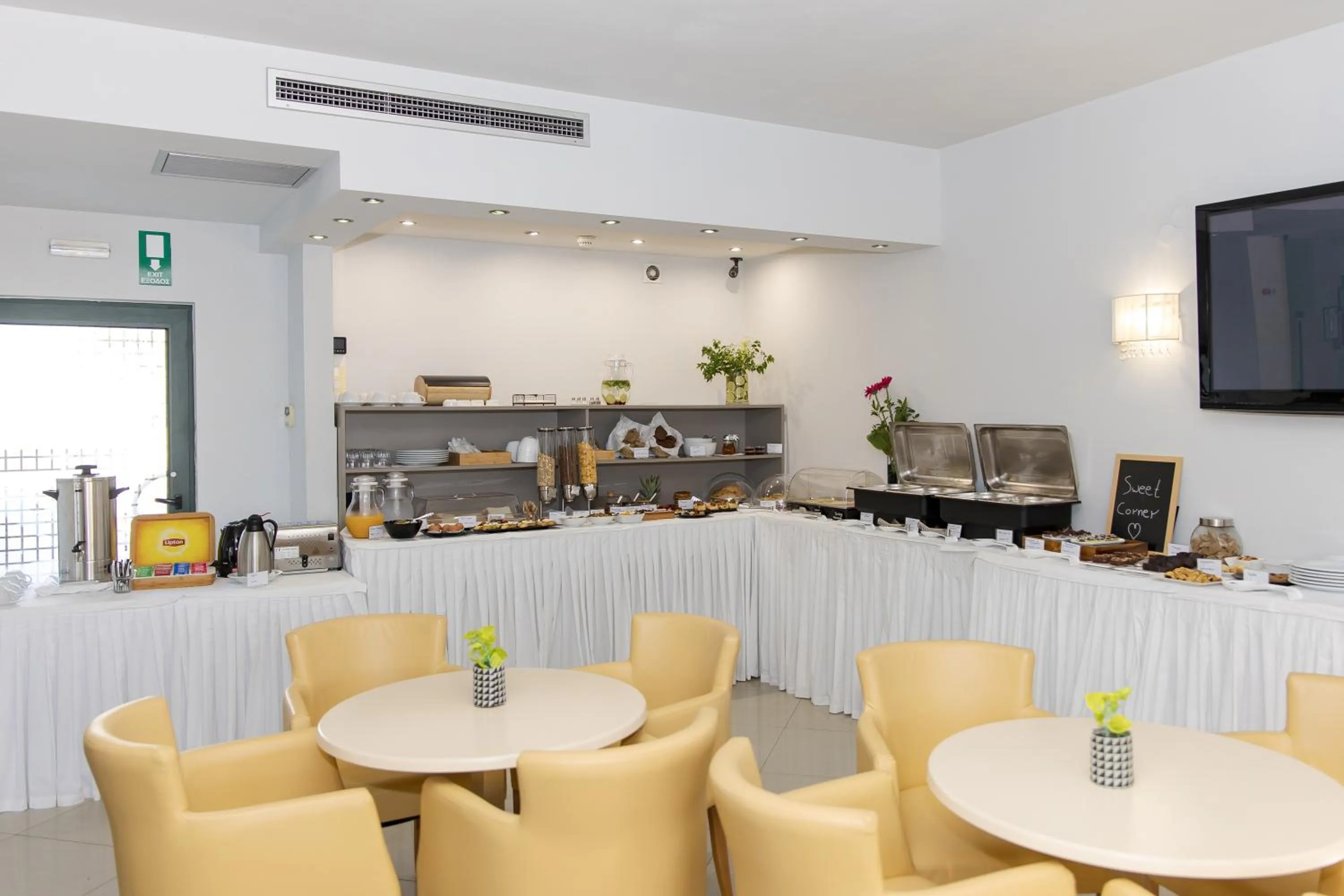 Restaurant/places to eat in Athina Beach Hotel