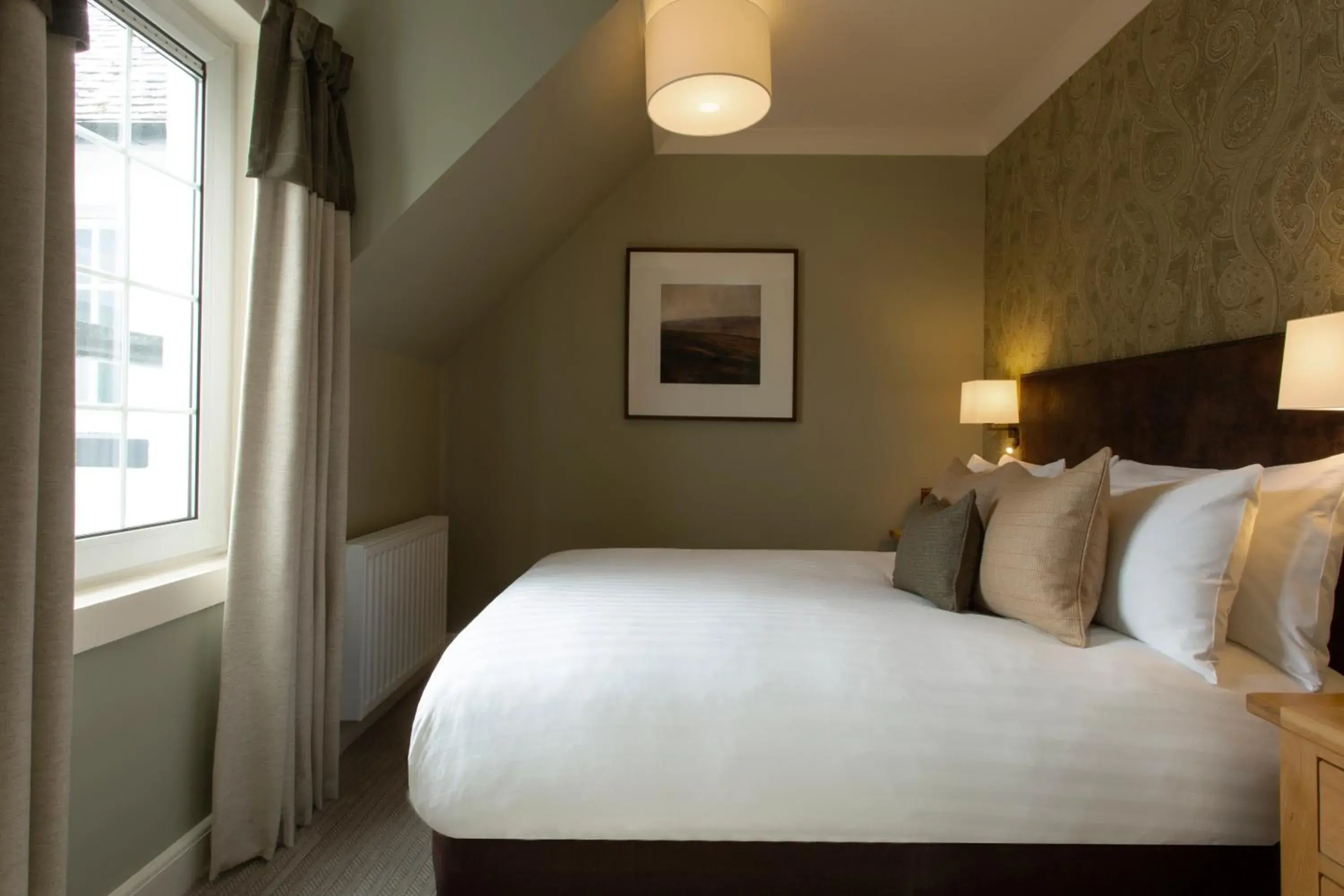 Bed in The Glencoe Inn Bed in The Glencoe Inn