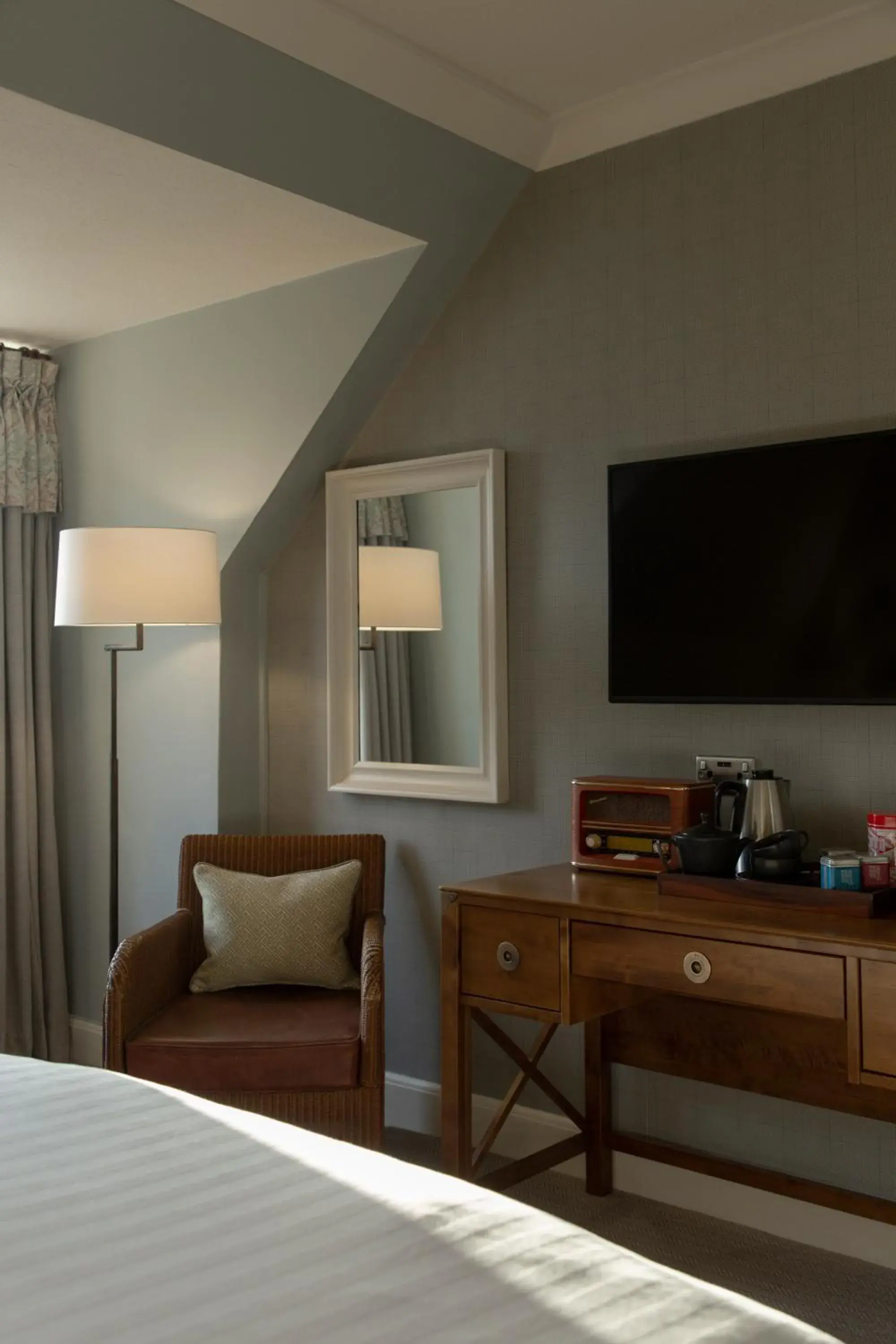 TV and multimedia, Bed in The Glencoe Inn TV and multimedia, Bed in The Glencoe Inn