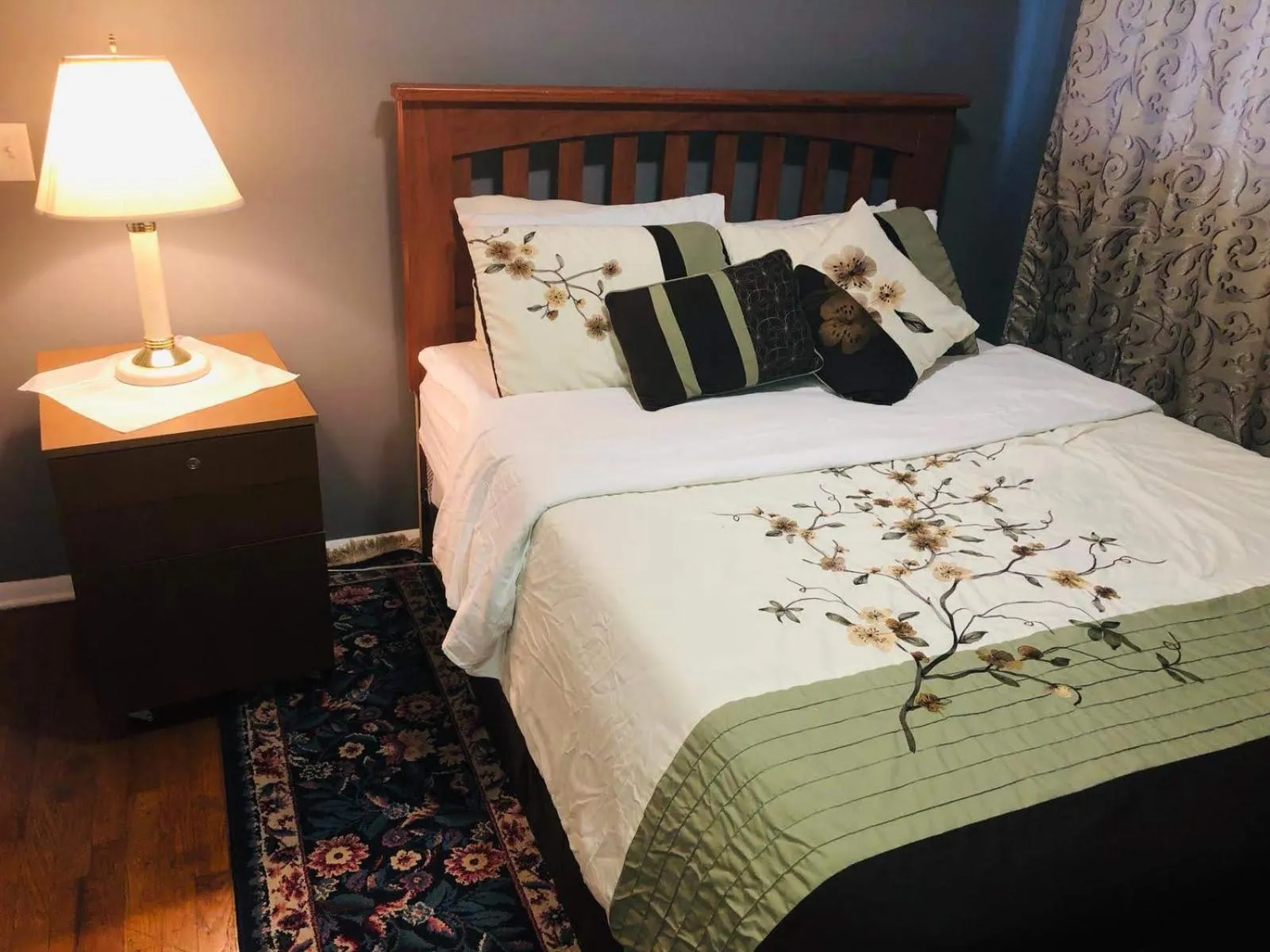 Bedroom, Bed in The Paradise @ Lyncott