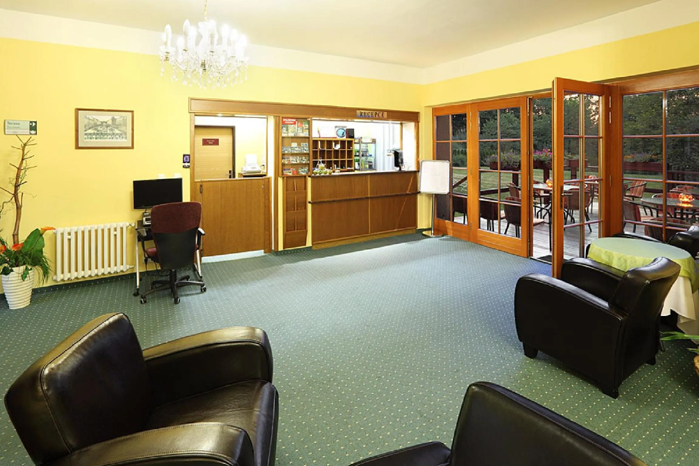 Lobby or reception in Penzion Hubert Františkovy Lázně