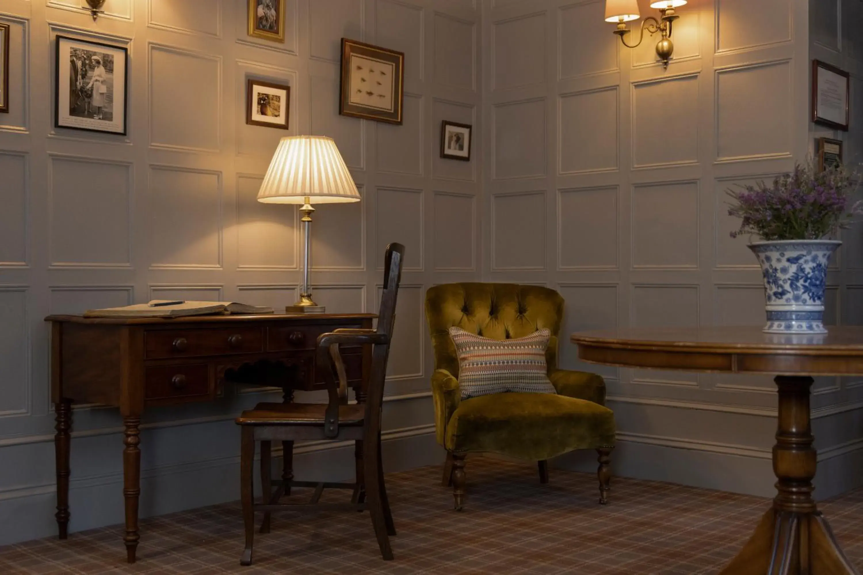 Lobby or reception in Balmoral Arms Lobby or reception in Balmoral Arms