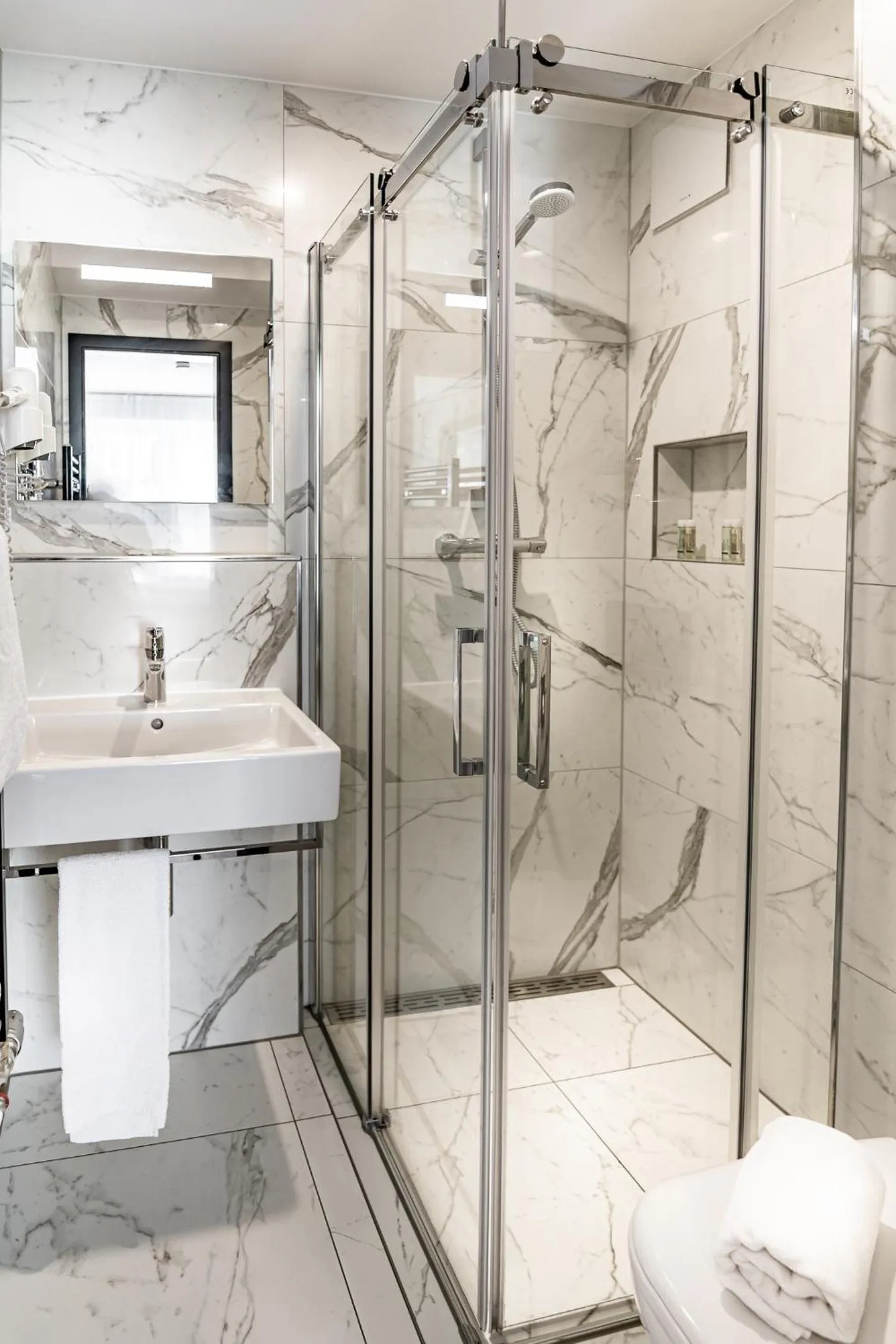 Shower in Sleep Inn Düsseldorf